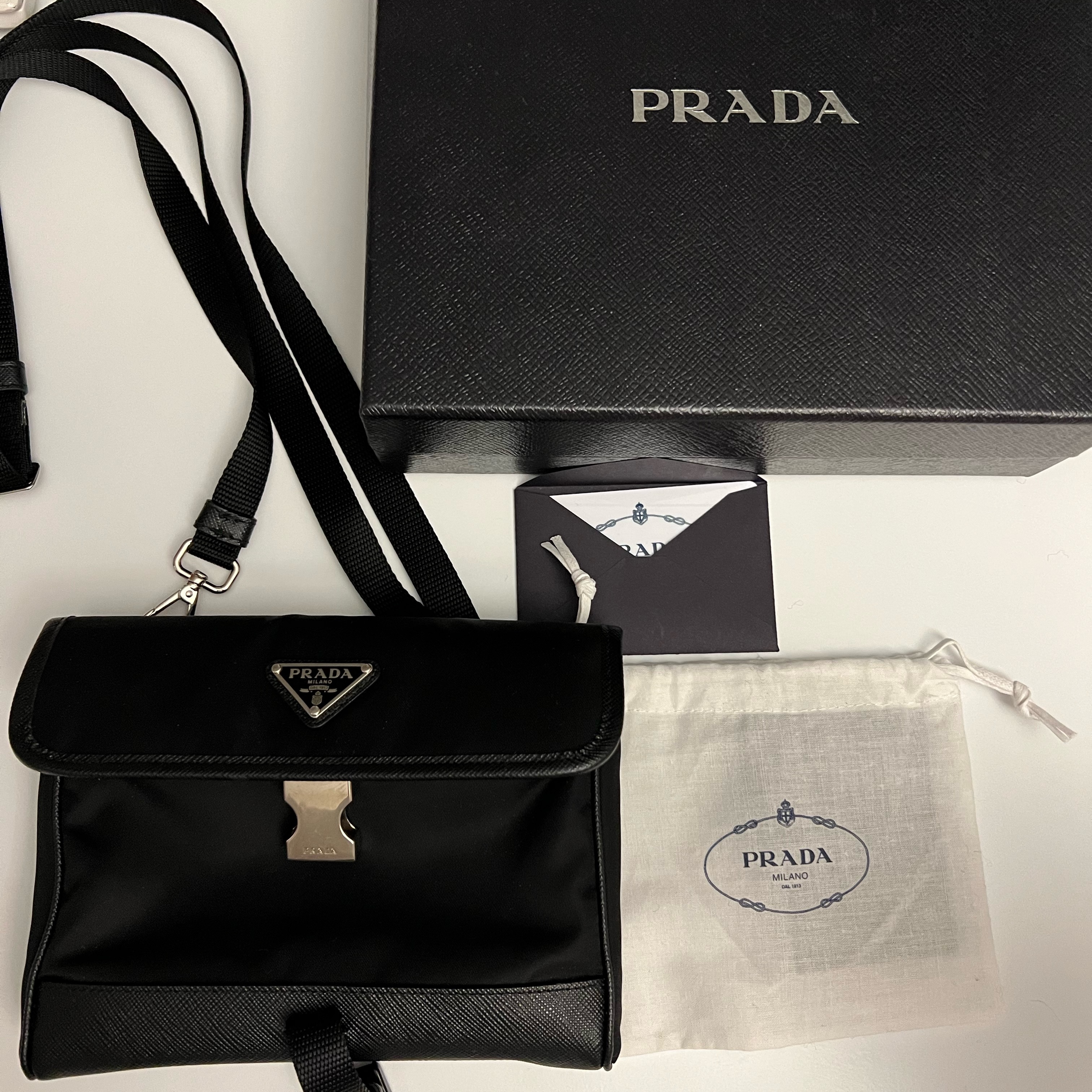 Prada Re-Nylon and Saffiano Leather Smartphone Case Black 착용 스타일 - 1