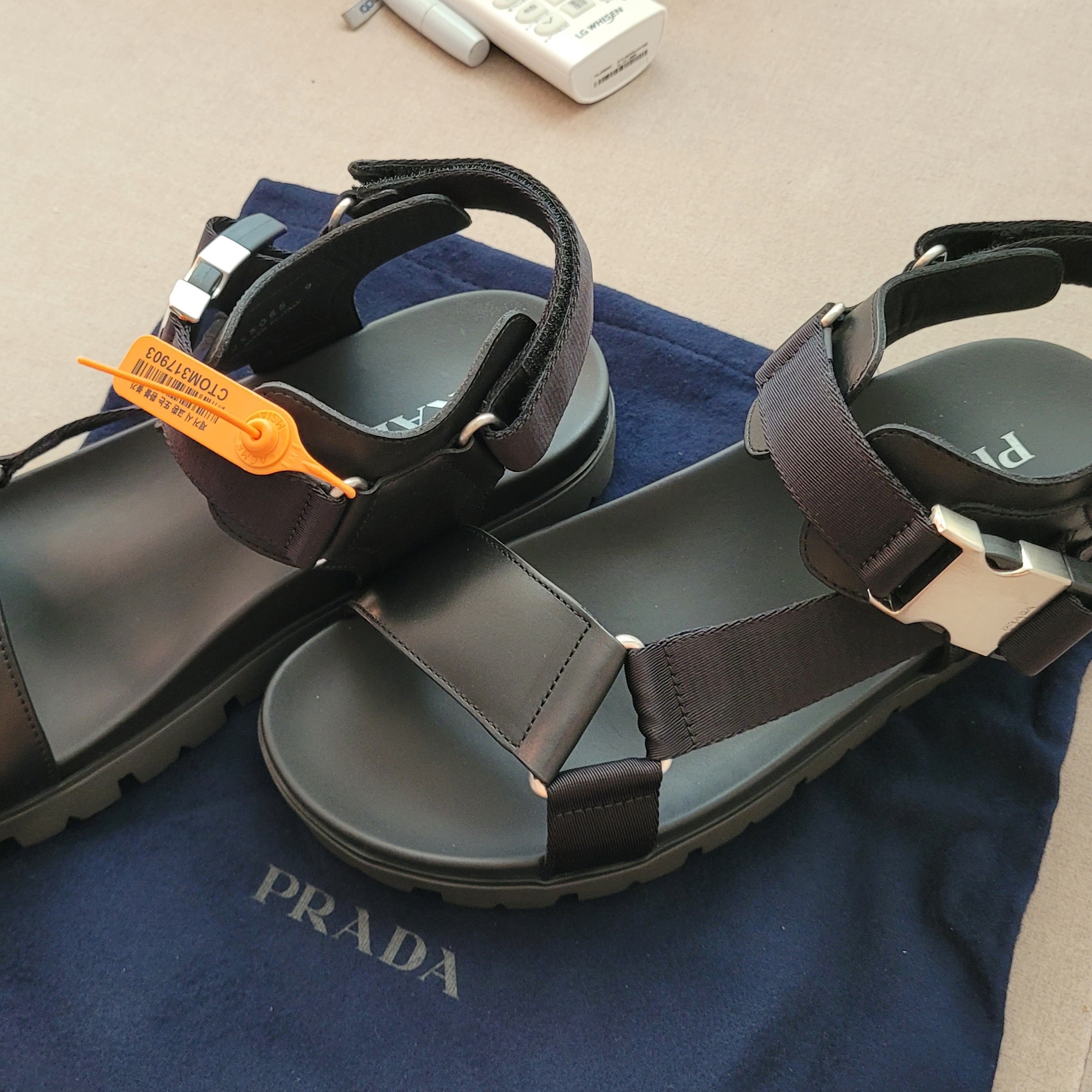 Prada Sporty Leather & Nylon Tape Sandal Black 착용 스타일