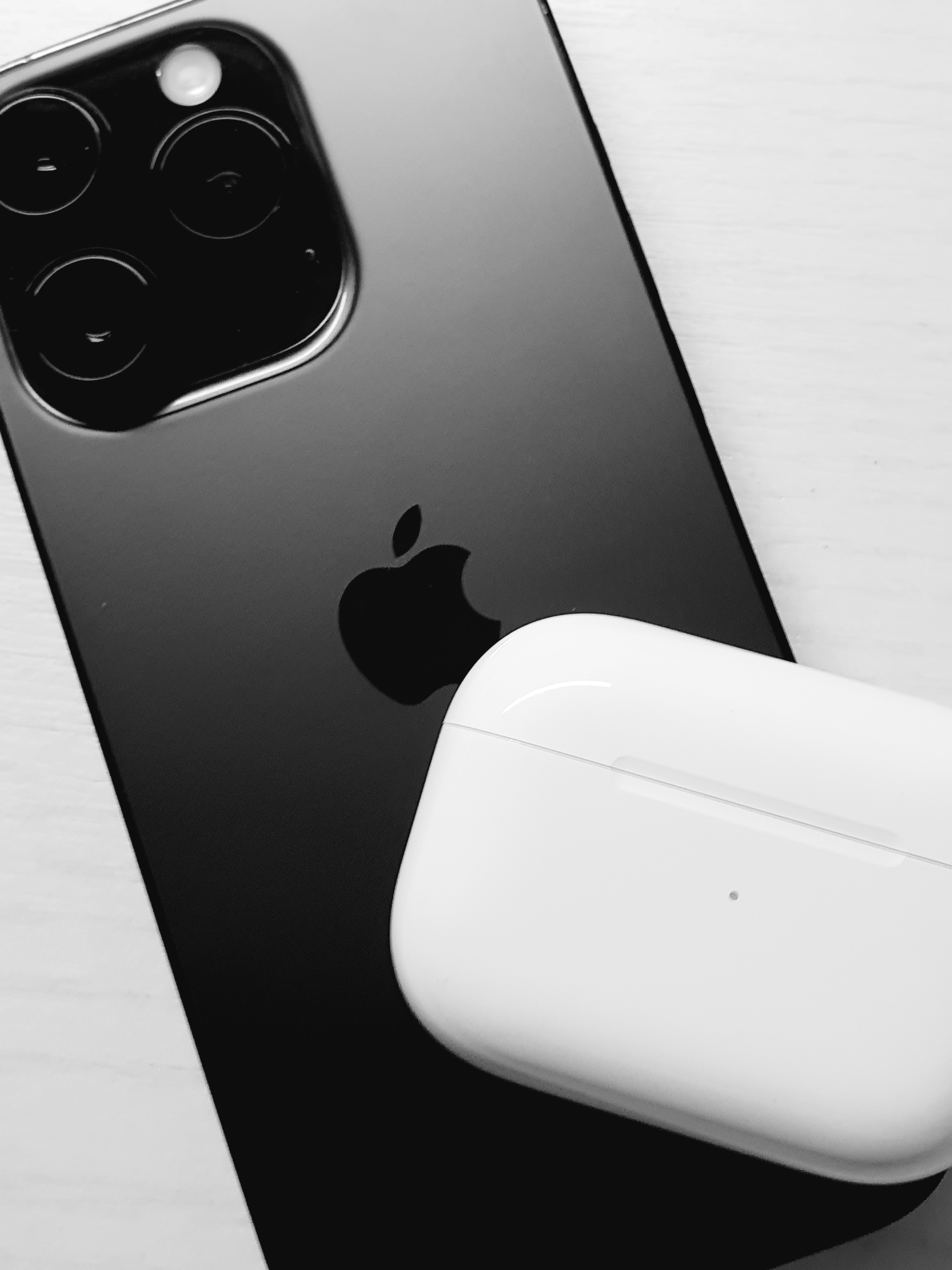 Apple iPhone 14 Pro 128GB Space Black (Korean Ver.), Apple AirPods Pro 2nd Gen (Korean Ver.) 착용 스타일