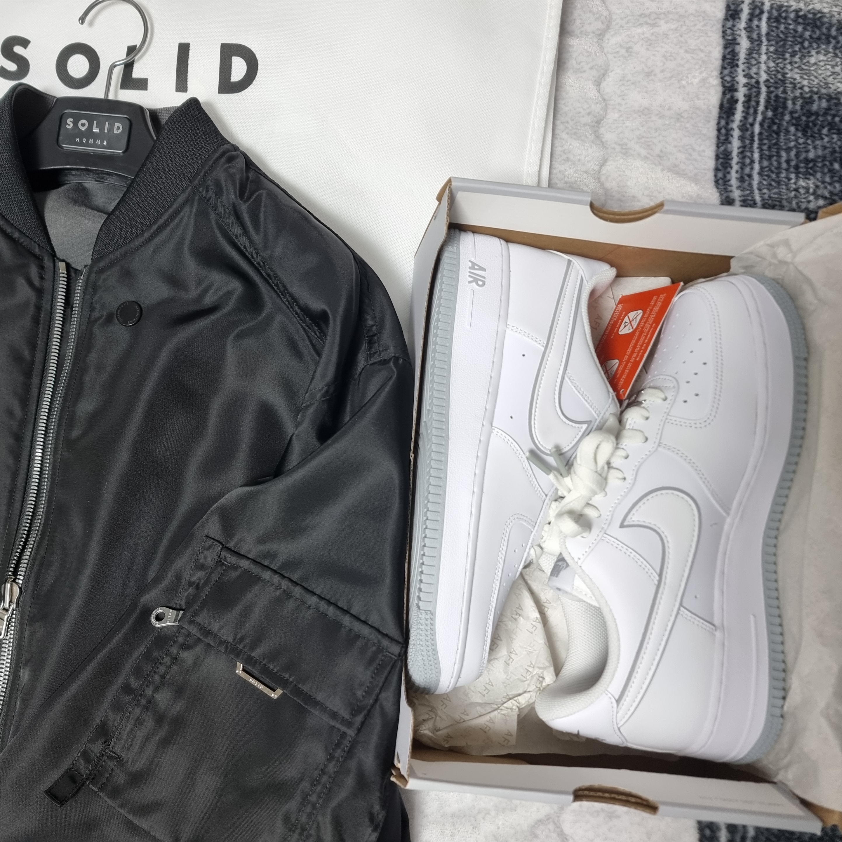 Nike Air Force 1 '07 White Wolf Grey 착용 스타일