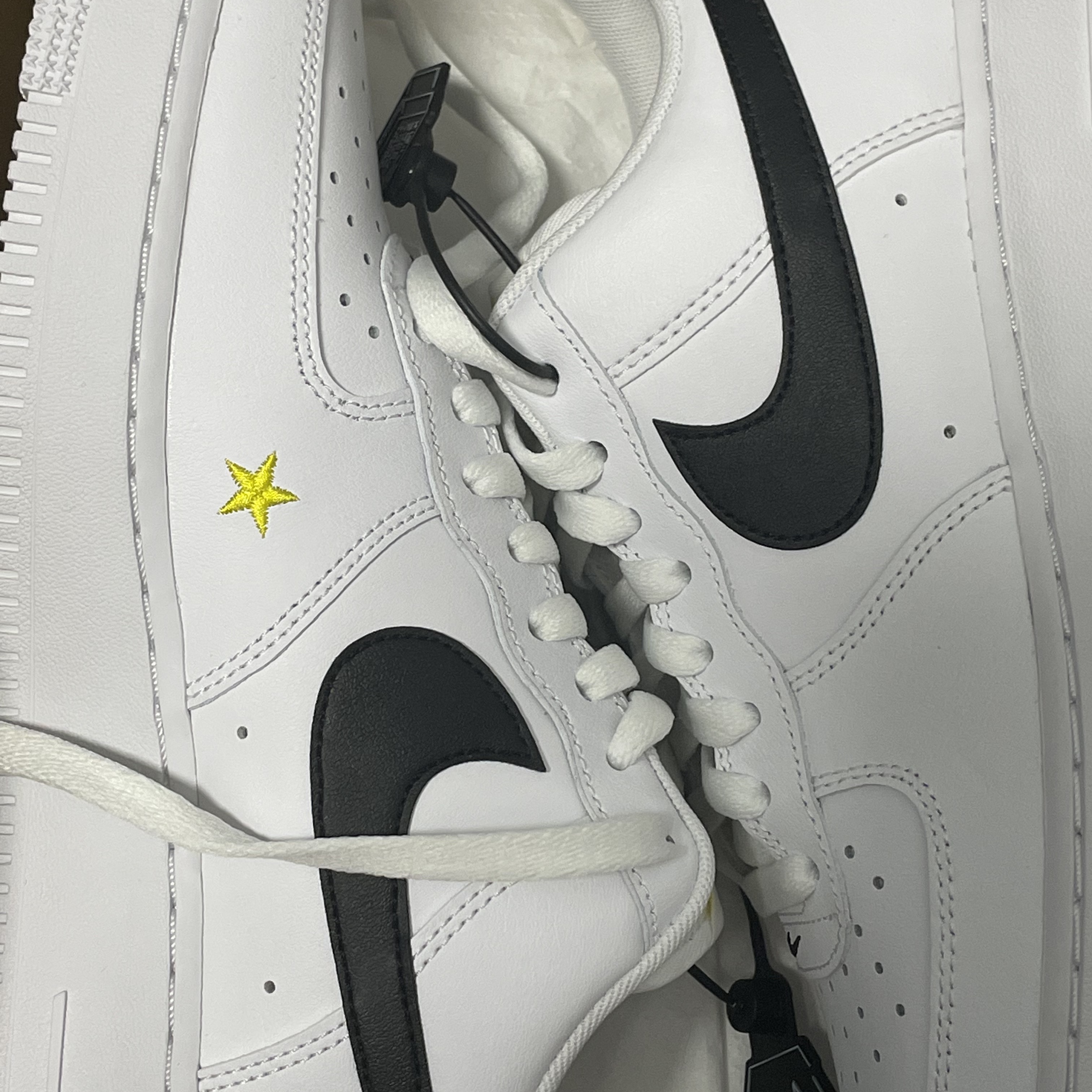 Nike Air Force 1 '07 LV8 2 Have a Nike Day 착용 스타일