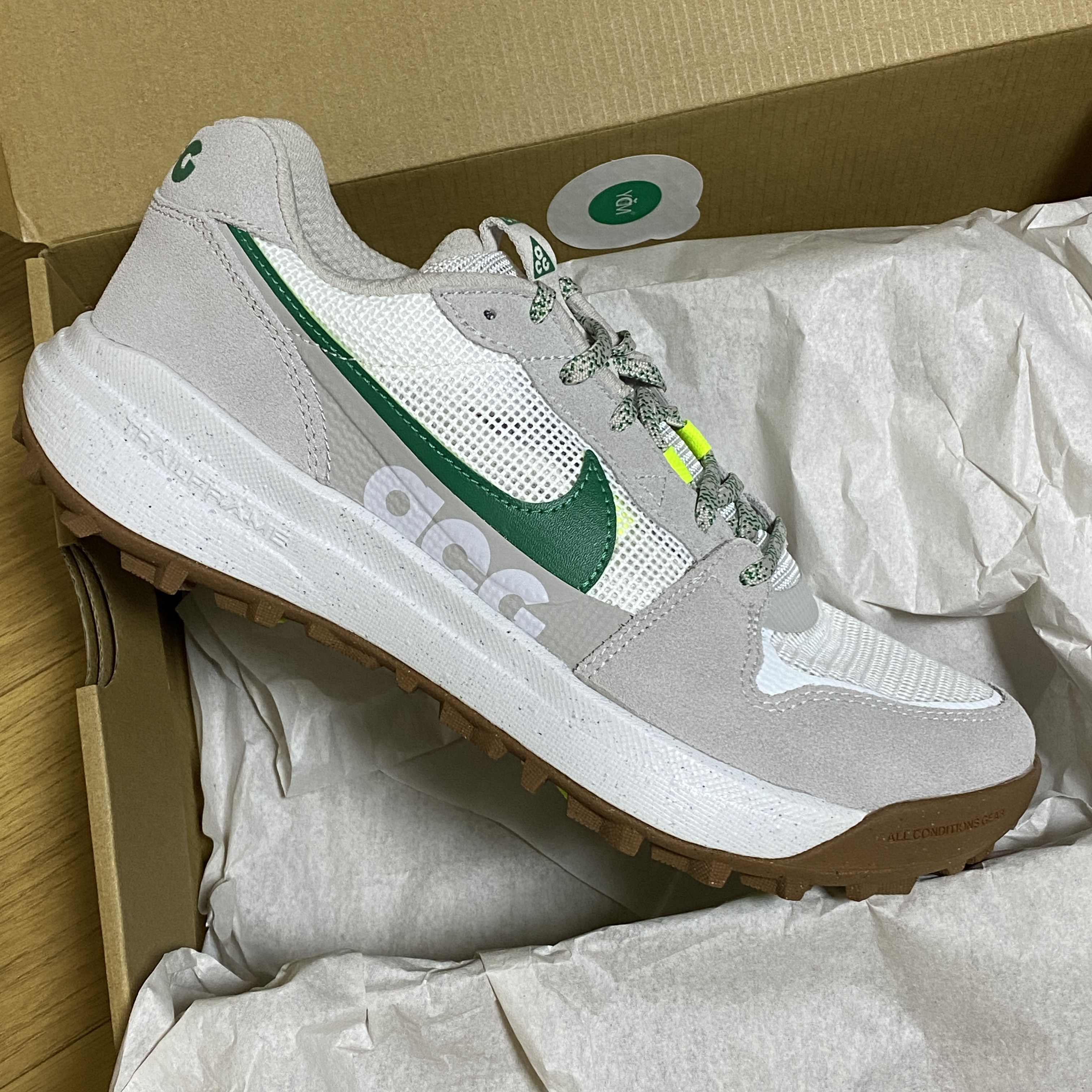 Nike ACG Lowcate Light Iron Ore 착용 스타일