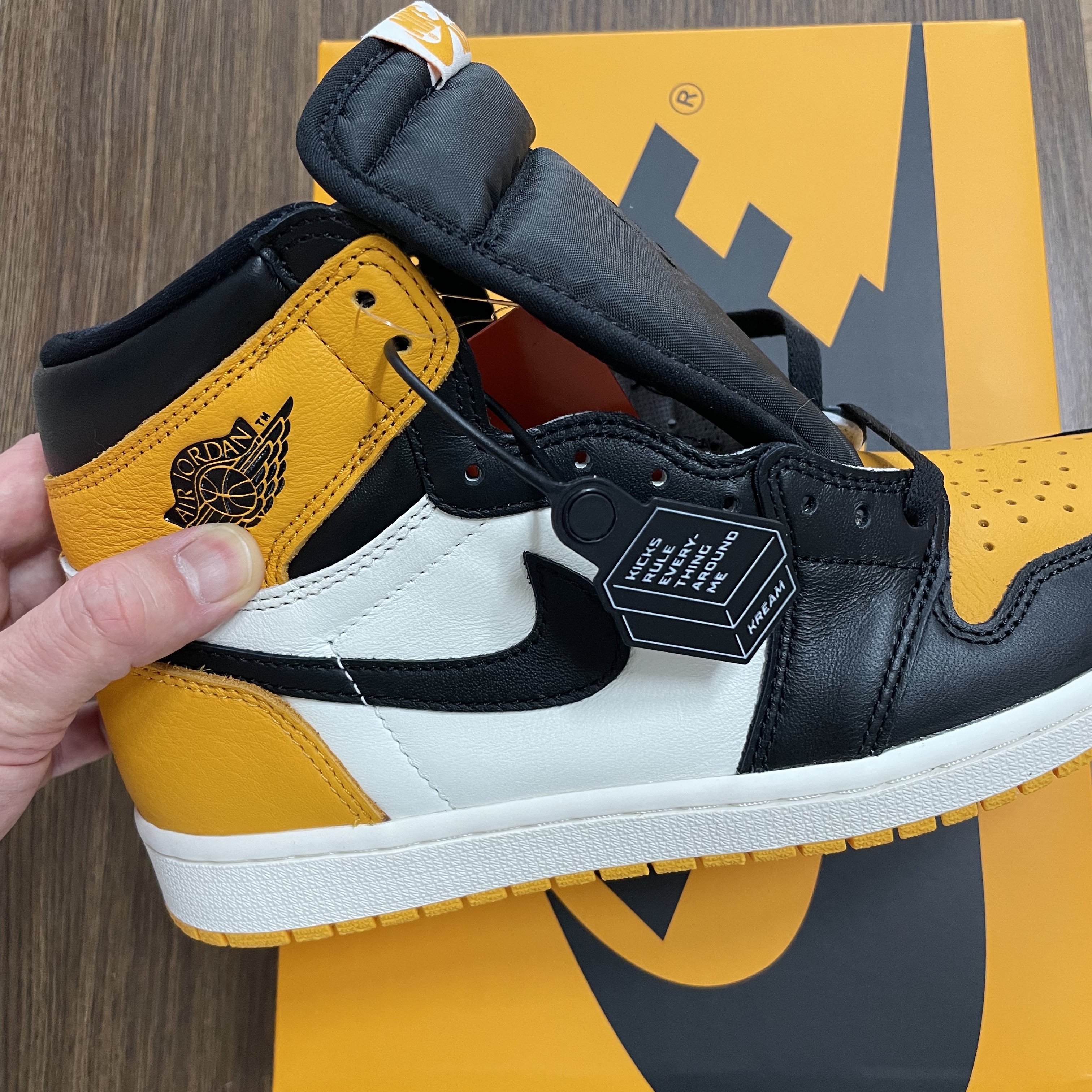 Jordan 1 Retro High OG Taxi 착용 스타일 - 1