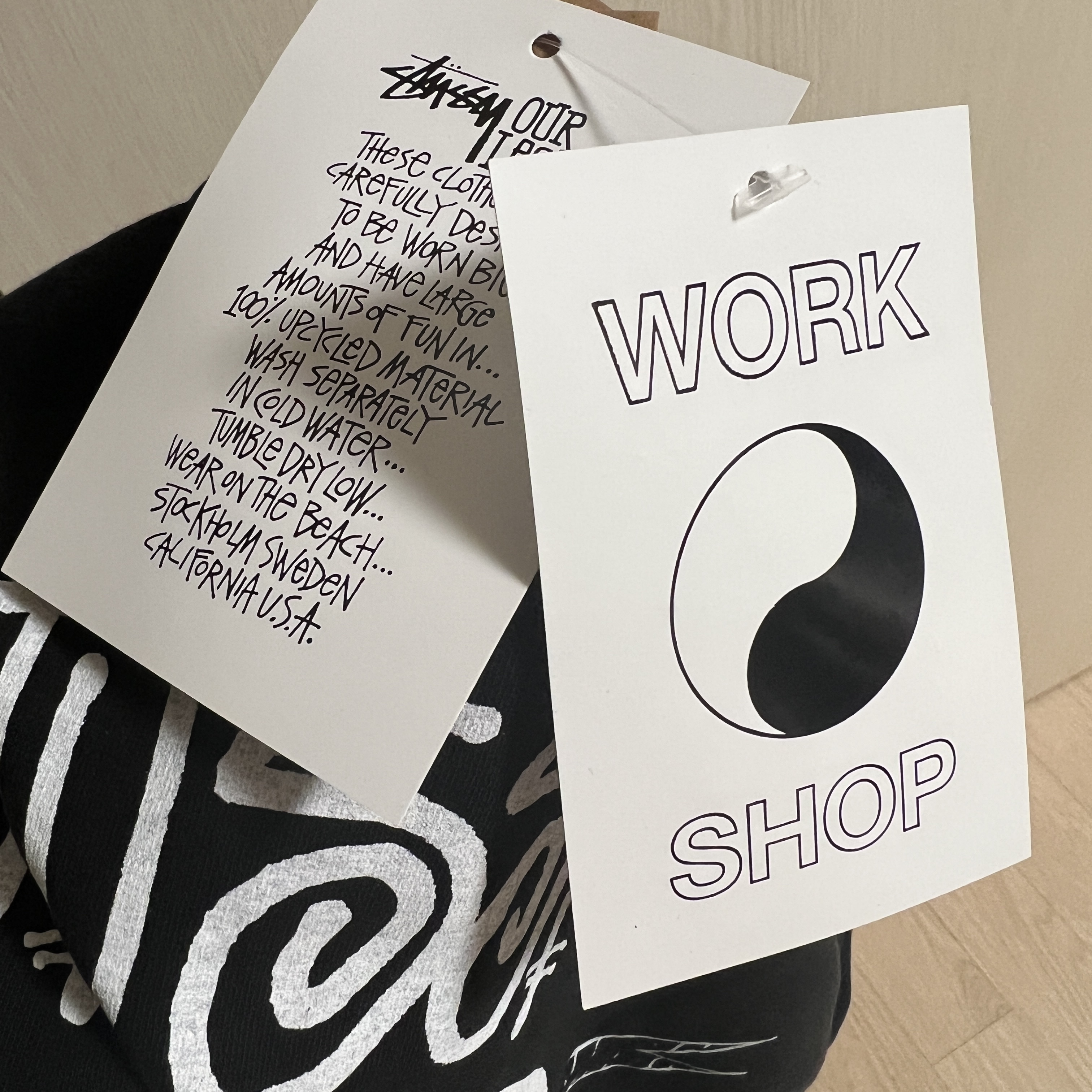 Stussy x Our Legacy Work Shop Surf Skull Pigment Dyed T-Shirt Black 착용 스타일 - 2