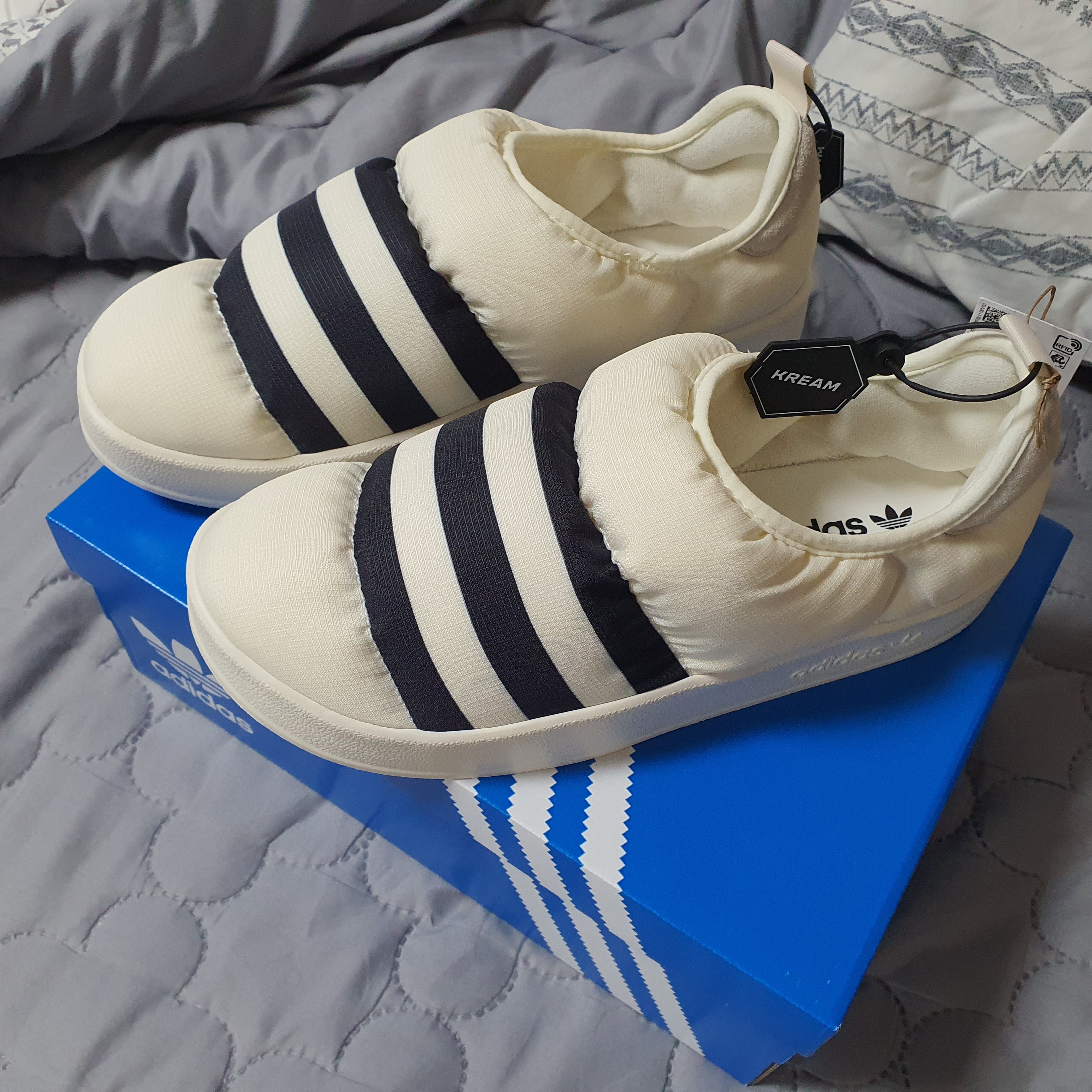 Adidas Puffylette Off White 착용 스타일