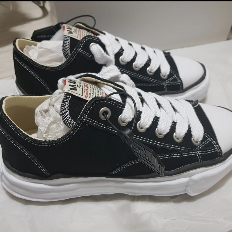 Maison Mihara Yasuhiro Peterson OG Sole Canvas Low Sneakers Black 착용 스타일