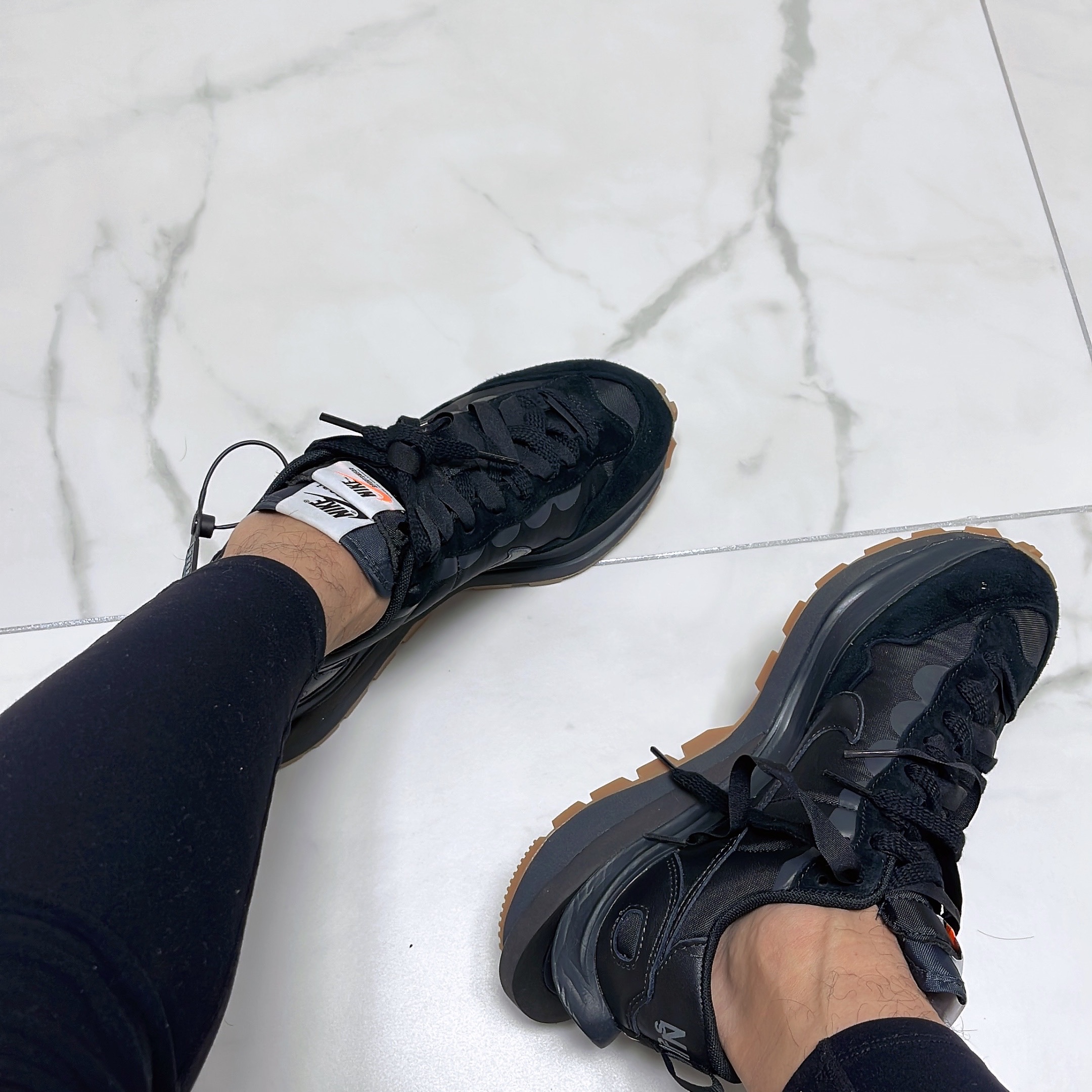 Nike x Sacai VaporWaffle Black and Gum 착용 스타일