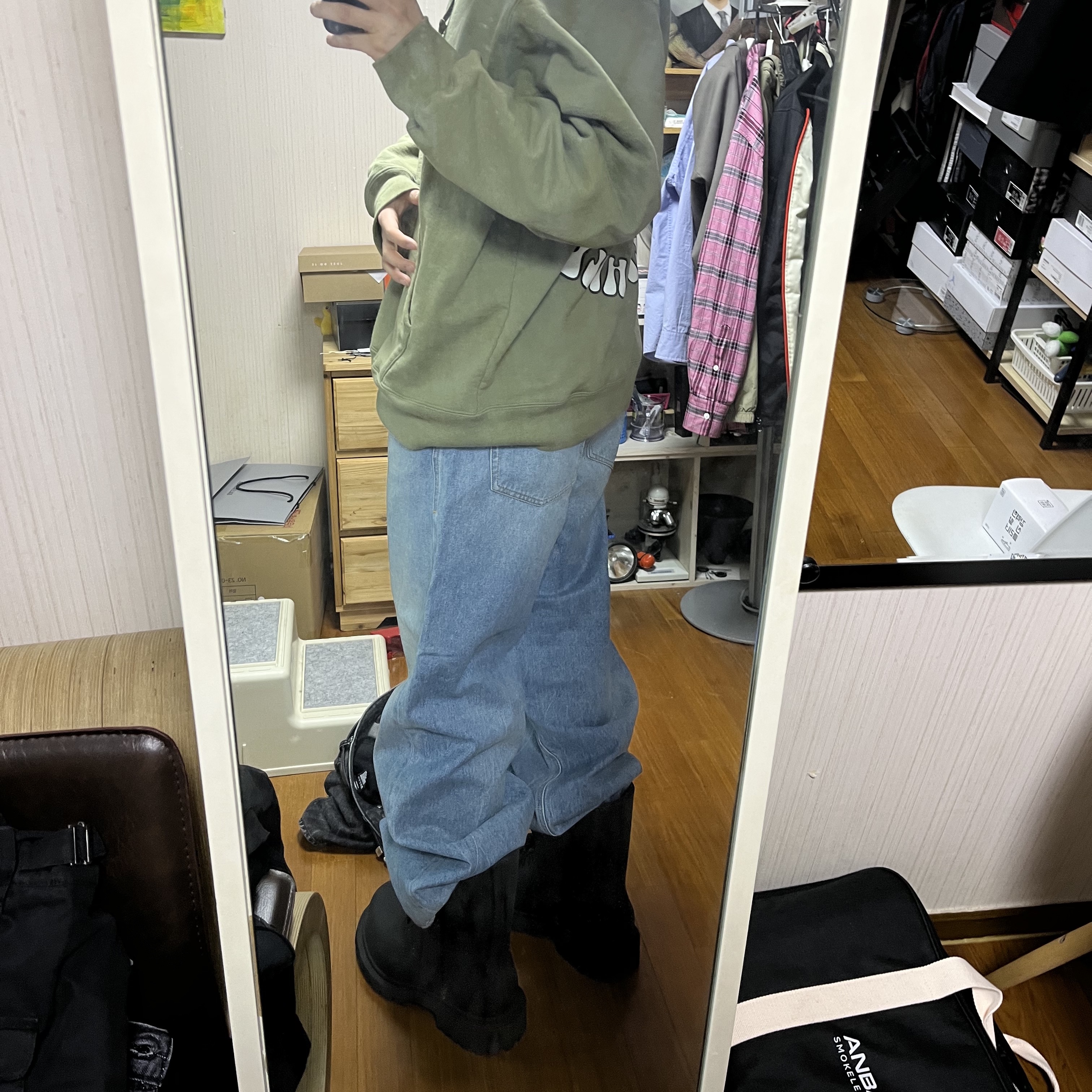 Balenciaga XL Army Boots Full Eva Black, Supreme Snowman Hooded Sweatshirt Light Olive - 21FW 착용 스타일
