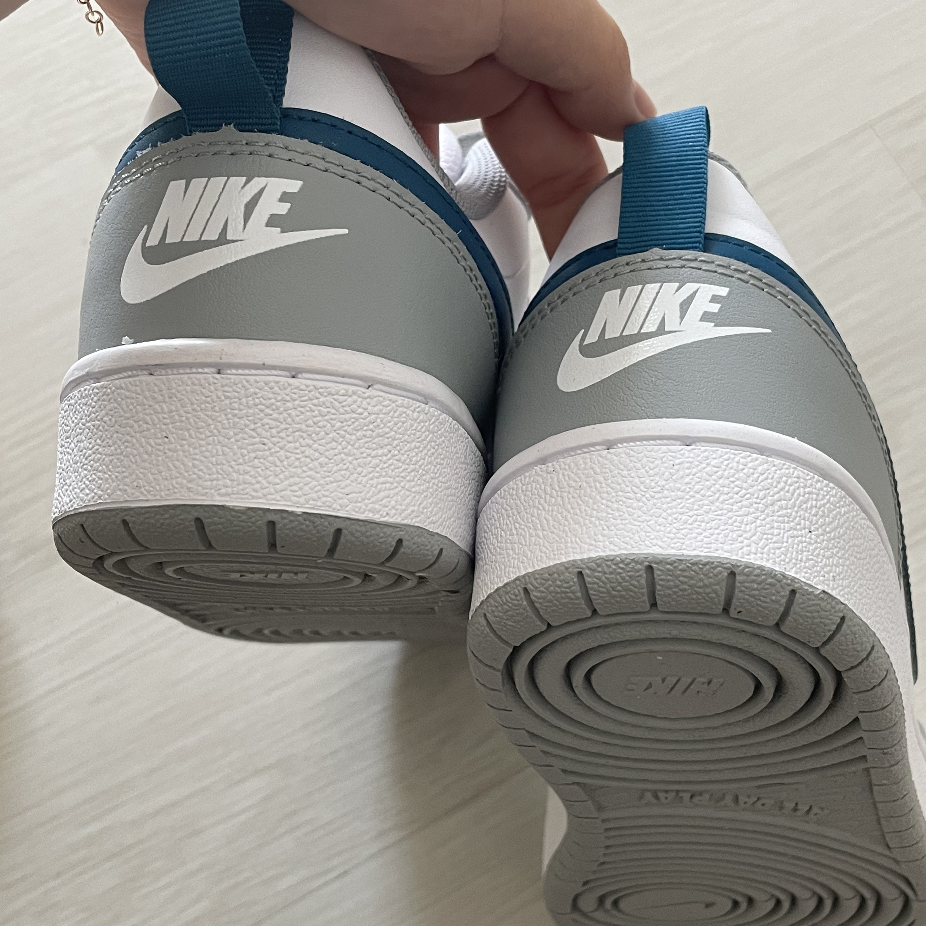(GS) Nike Court Borough Low 2 Light Smoke Grey 착용 스타일 - 2