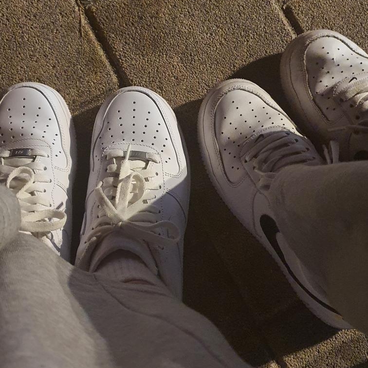 Nike Air Force 1 '07 Low White, Nike Air Force 1 '07 LV8 2 Have a Nike Day 착용 스타일