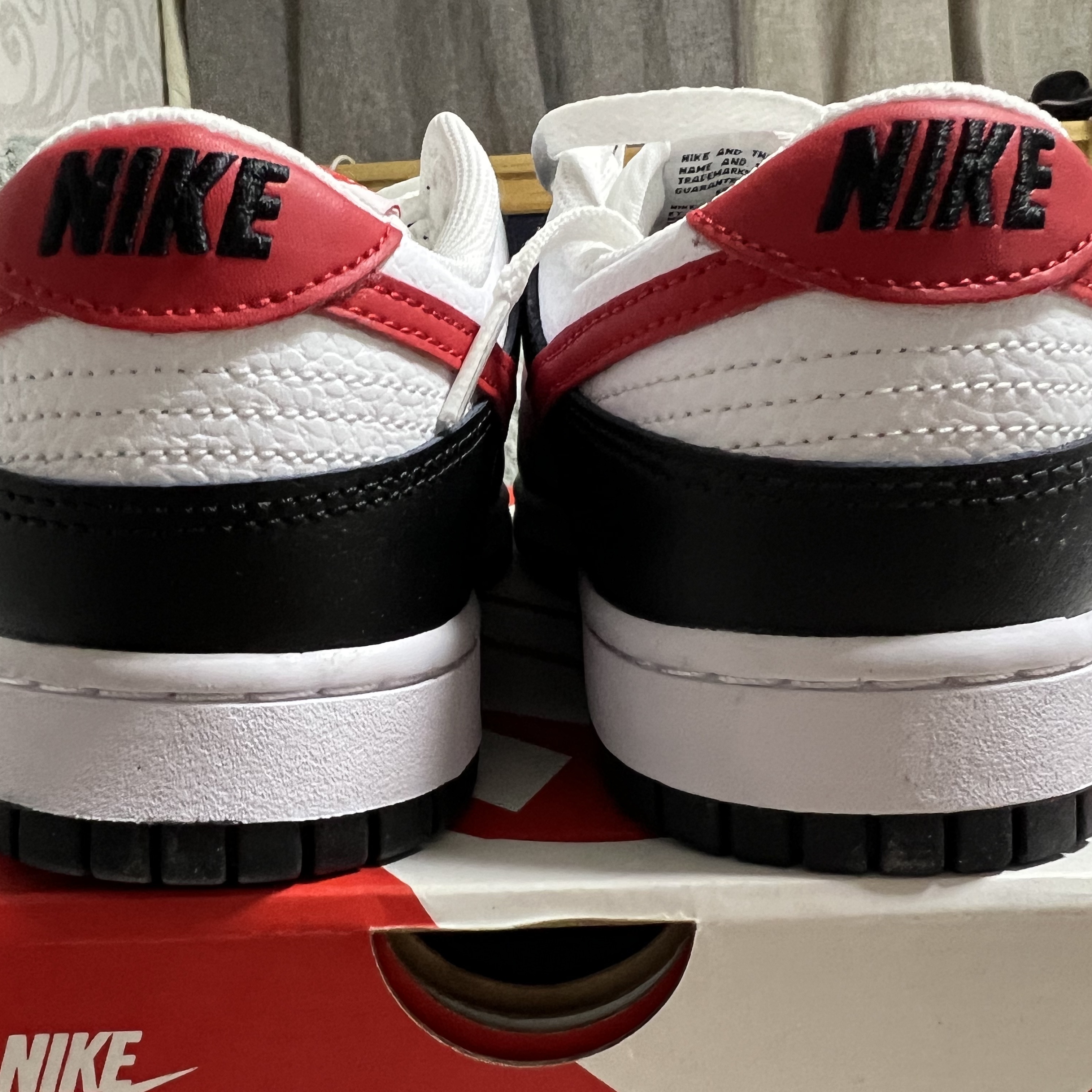 Nike Dunk Low Retro Black University Red 착용 스타일 - 3