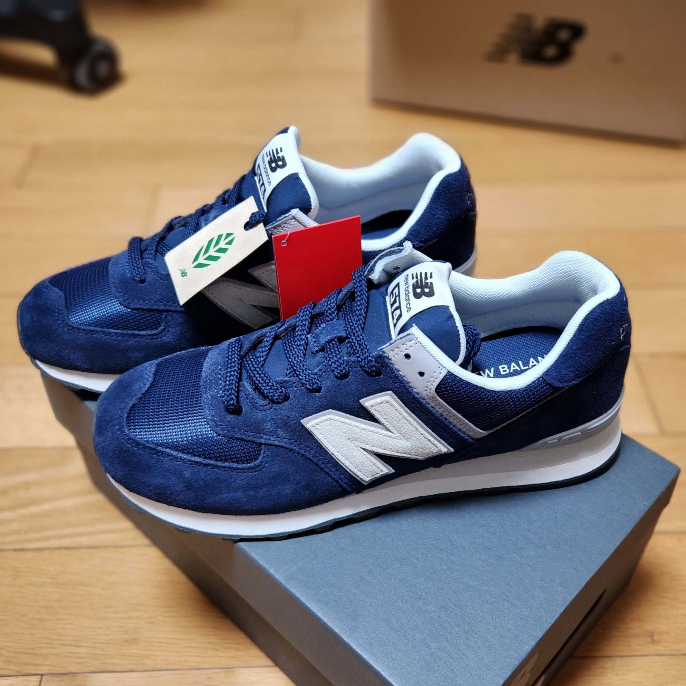 New Balance 574 Classics Reimagined Navy 착용 스타일 - 1