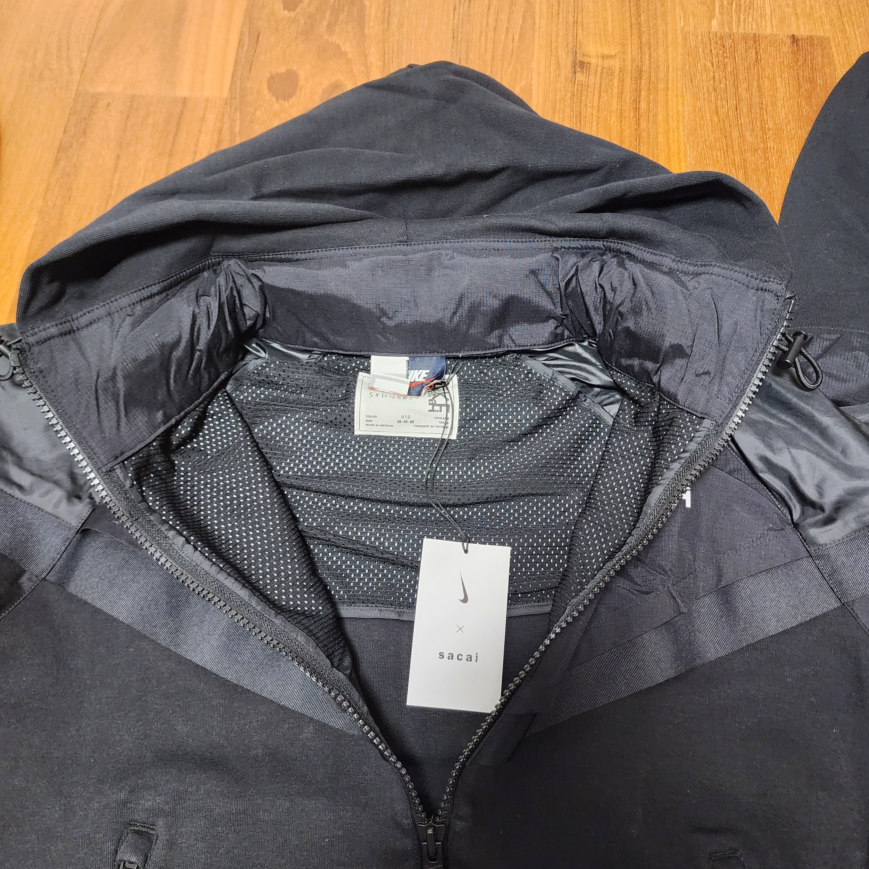 Nike x Sacai NRG Full Zip Hoodie Black - US/EU 착용 스타일 - 3