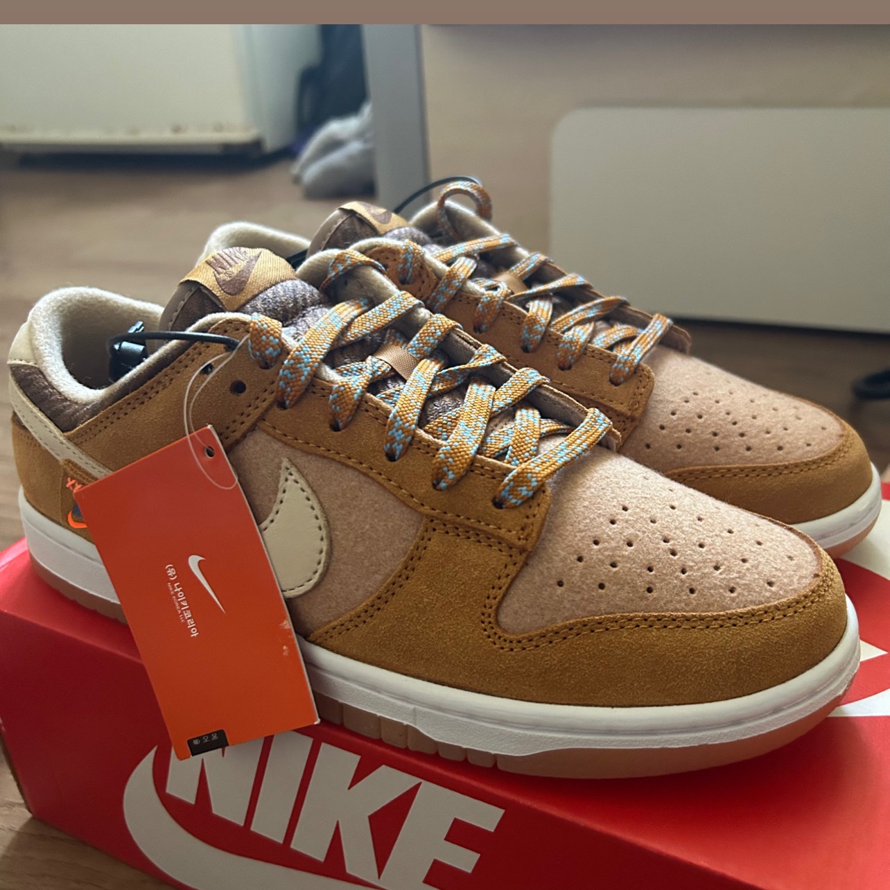 Nike Dunk Low SE Praline Desert Ochre 착용 스타일