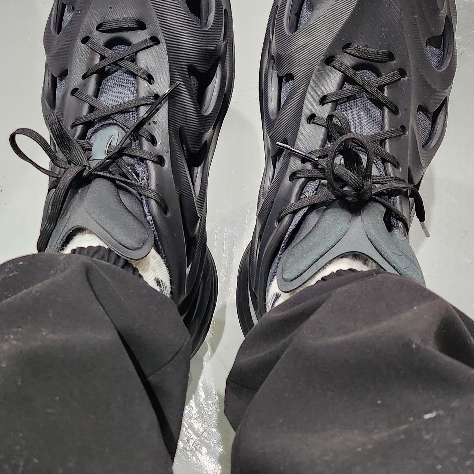 Adidas Adifom Q Core Black Carbon 착용 스타일