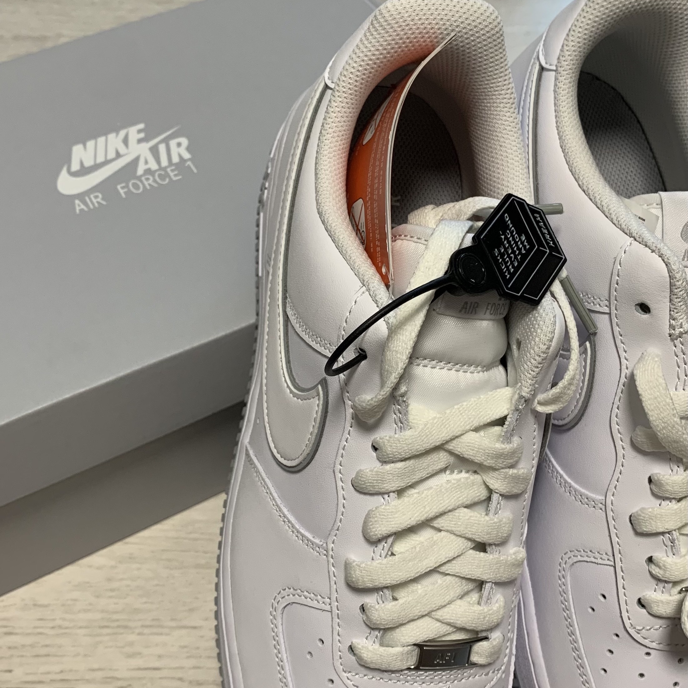 Nike Air Force 1 '07 White Wolf Grey 착용 스타일 - 1