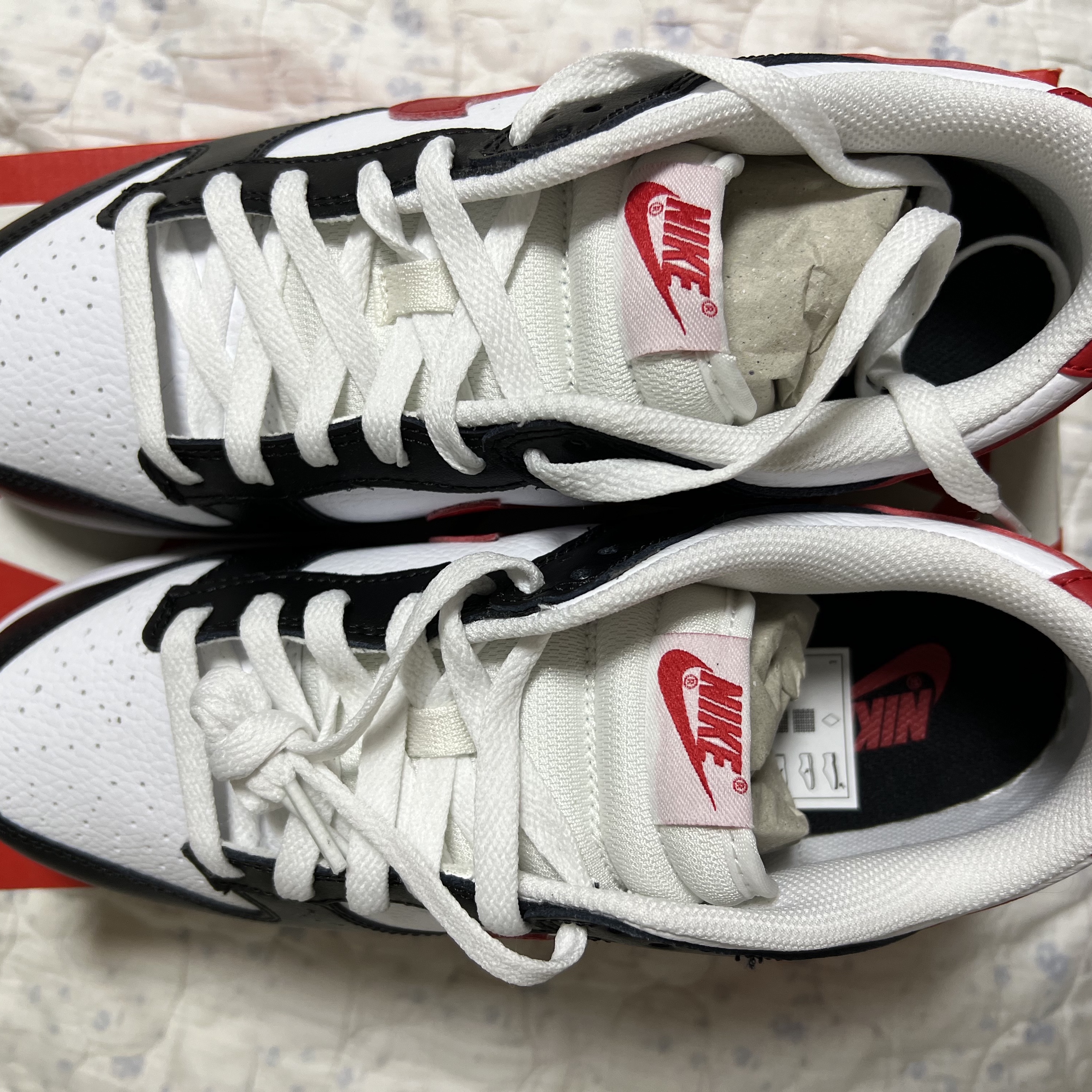 Nike Dunk Low Retro Black University Red 착용 스타일 - 1