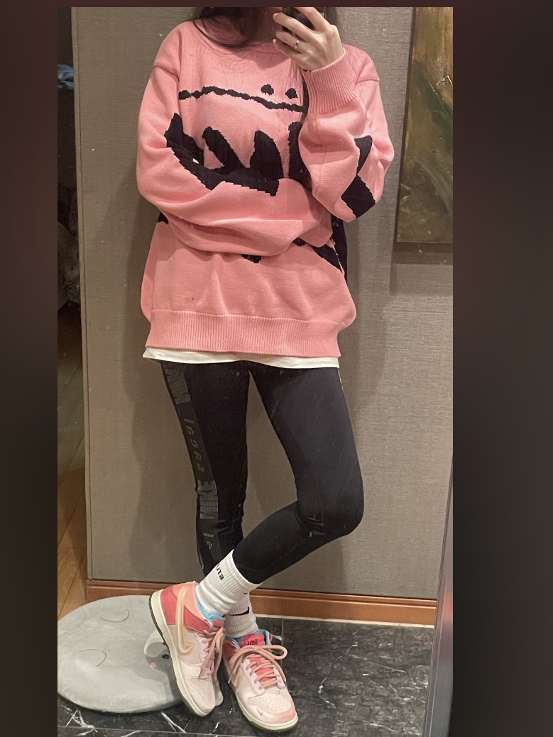 Stussy Stock Sweater Pink, Nike x Social Status Dunk Mid Free Lunch Strawberry Milk 착용 스타일 - 2