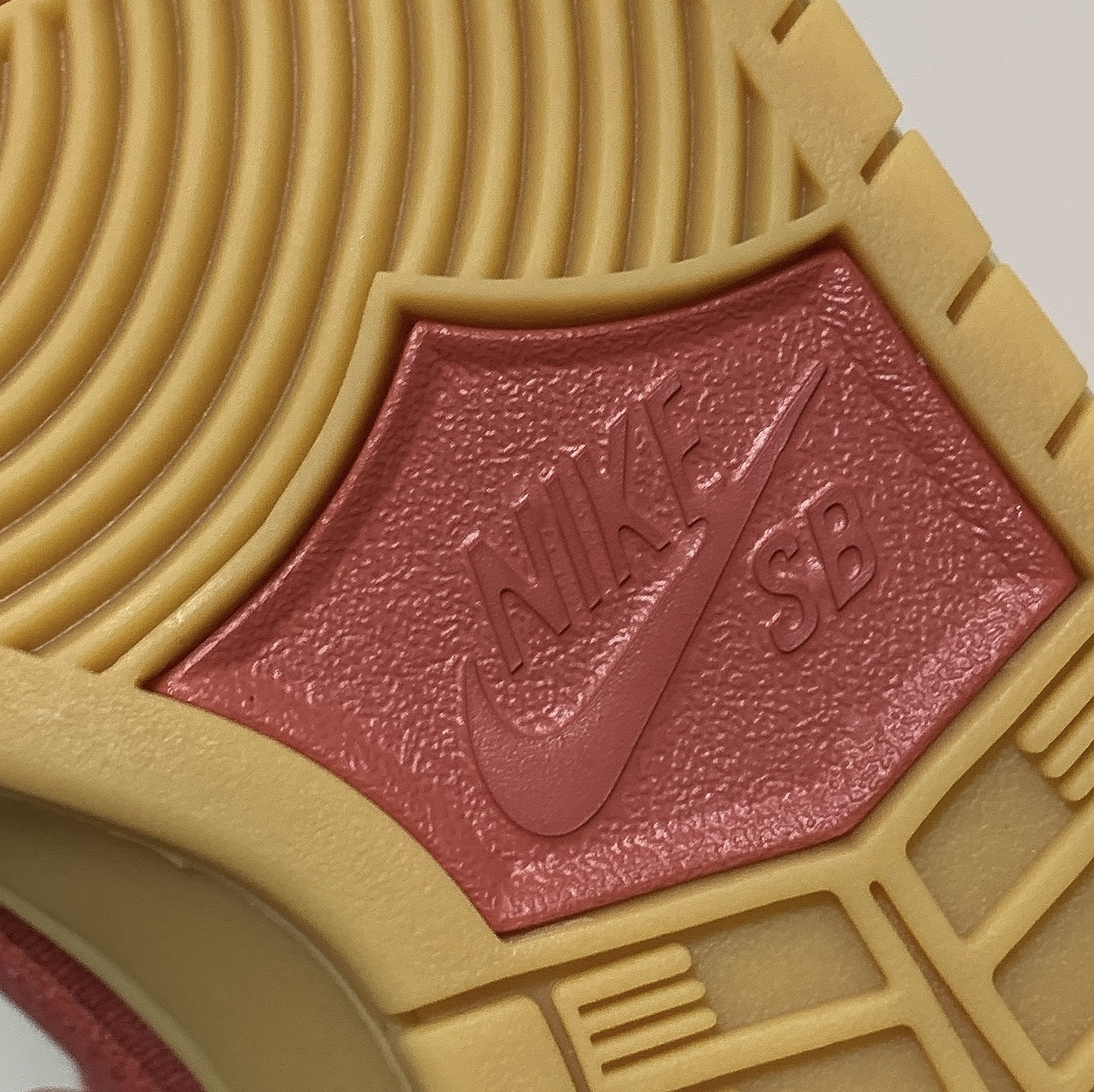 Nike SB Dunk Low Adobe 착용 스타일 - 1