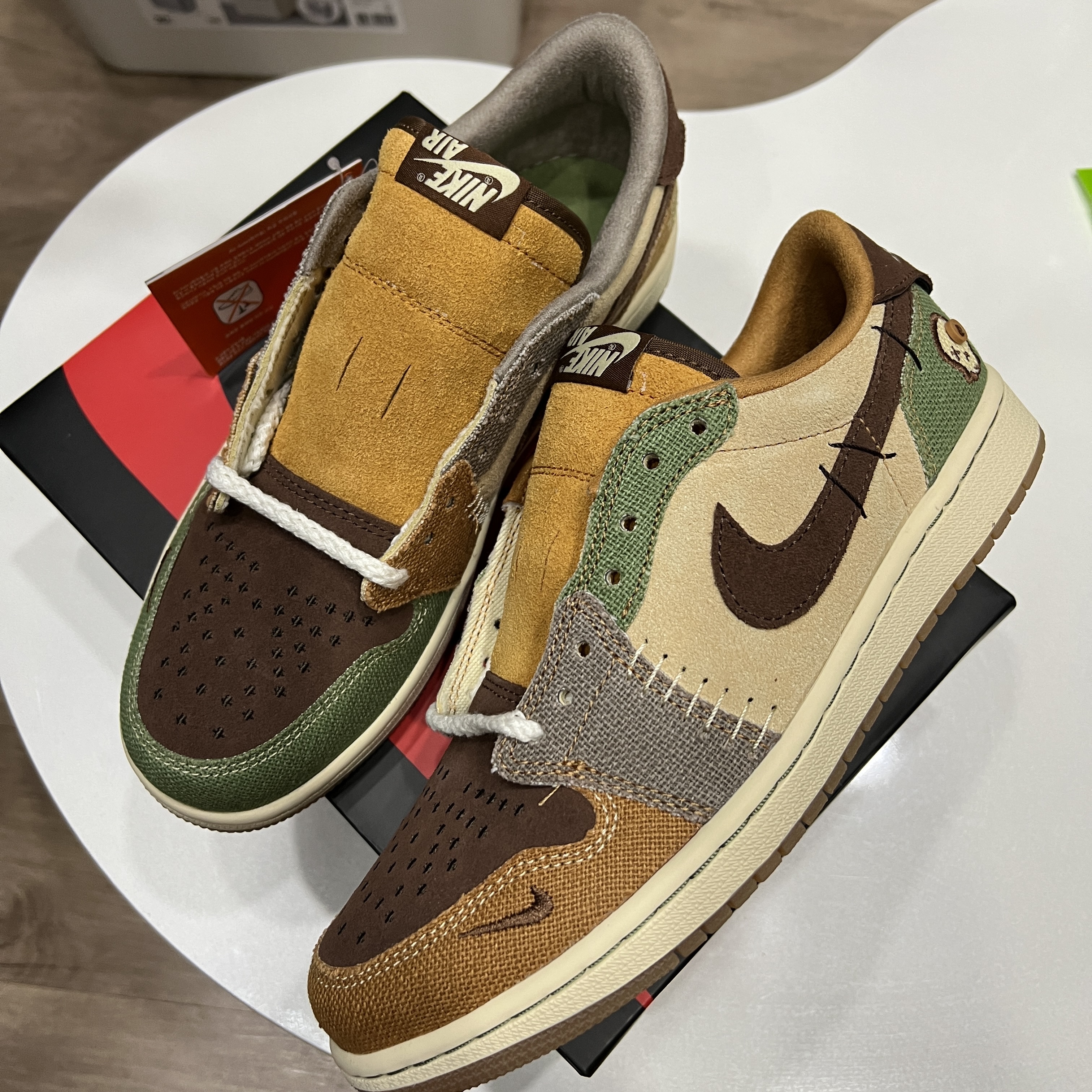 Jordan 1 x Zion Williamson Retro Low OG Flax and Oil Green 착용 스타일