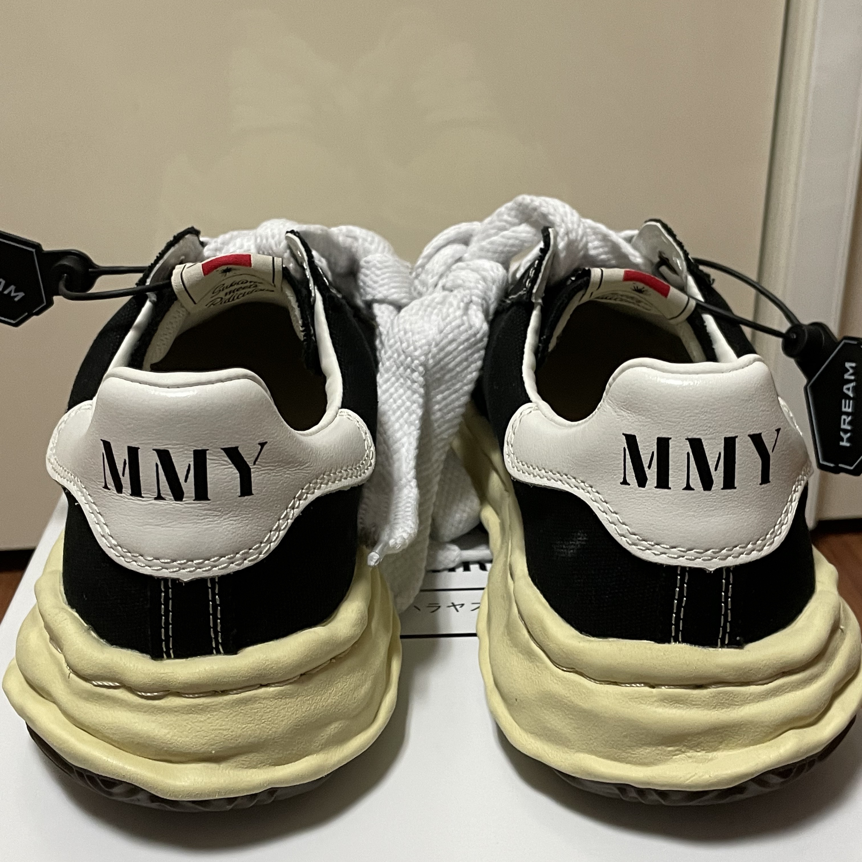 Maison Mihara Yasuhiro Blakey VL OG Sole Canvas Low-top Sneakers Black 착용 스타일 - 3