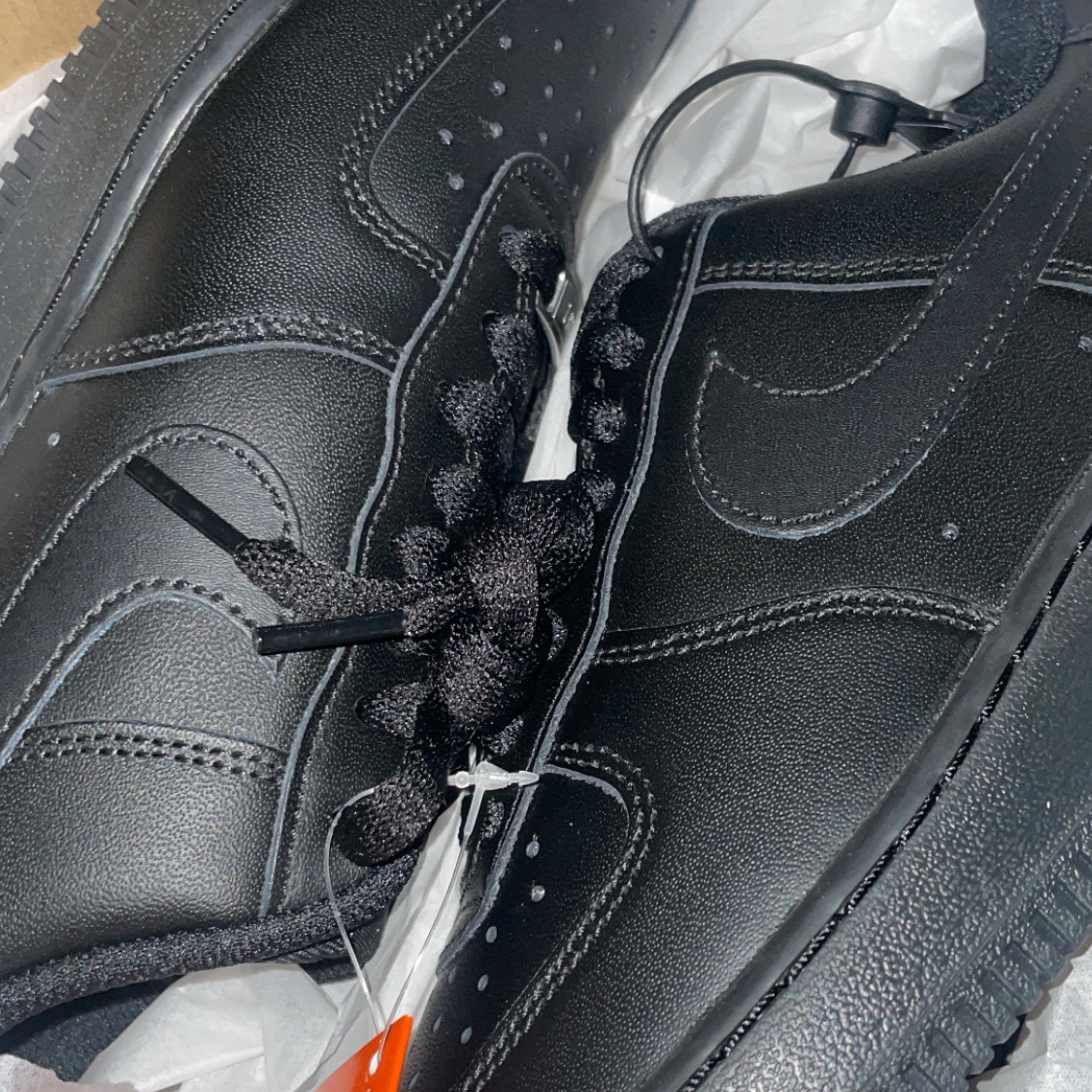 Nike Air Force 1 '07 Low Triple Black 착용 스타일