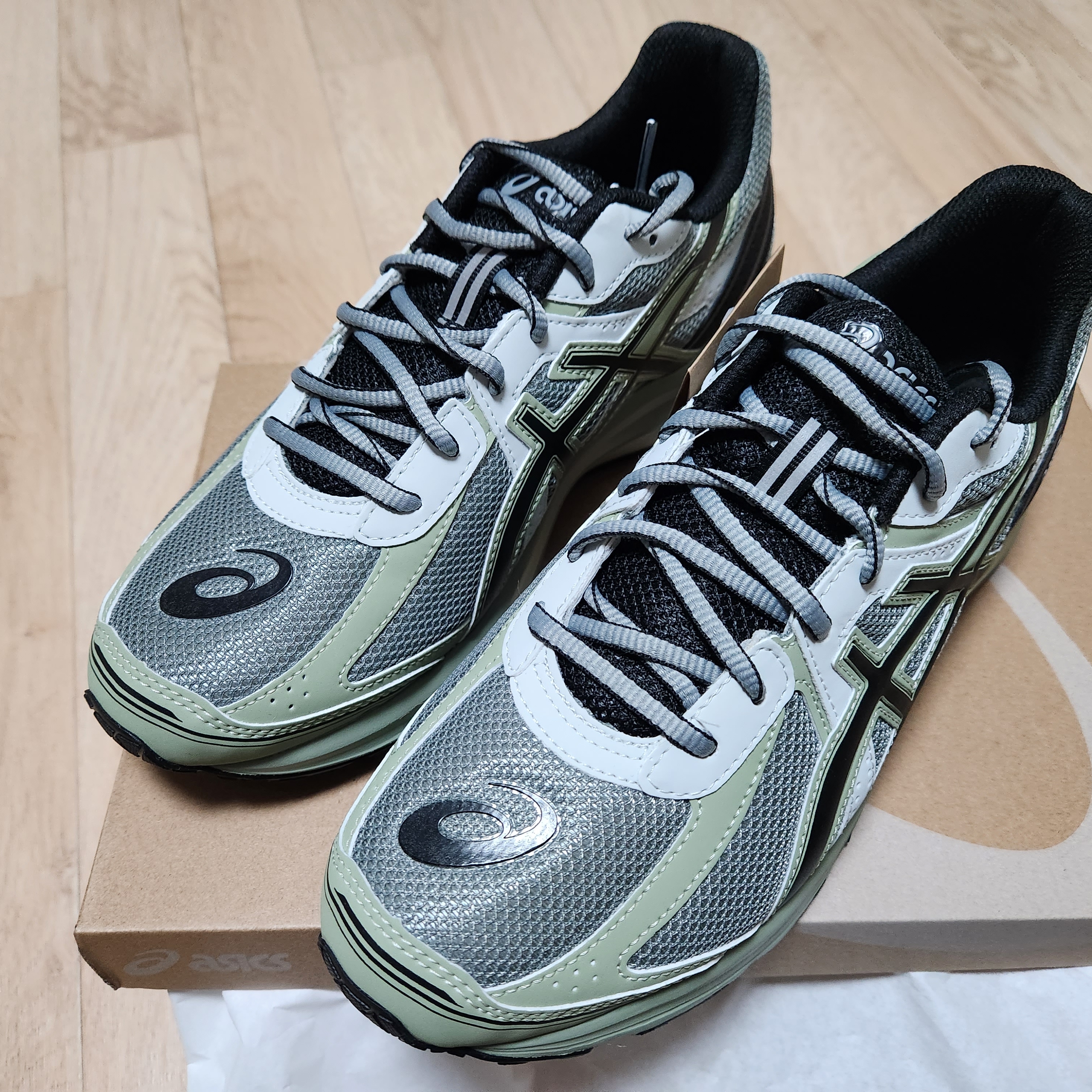 Asics Jog 100 S Sheet Rock - 2E Wide 착용 스타일 - 2