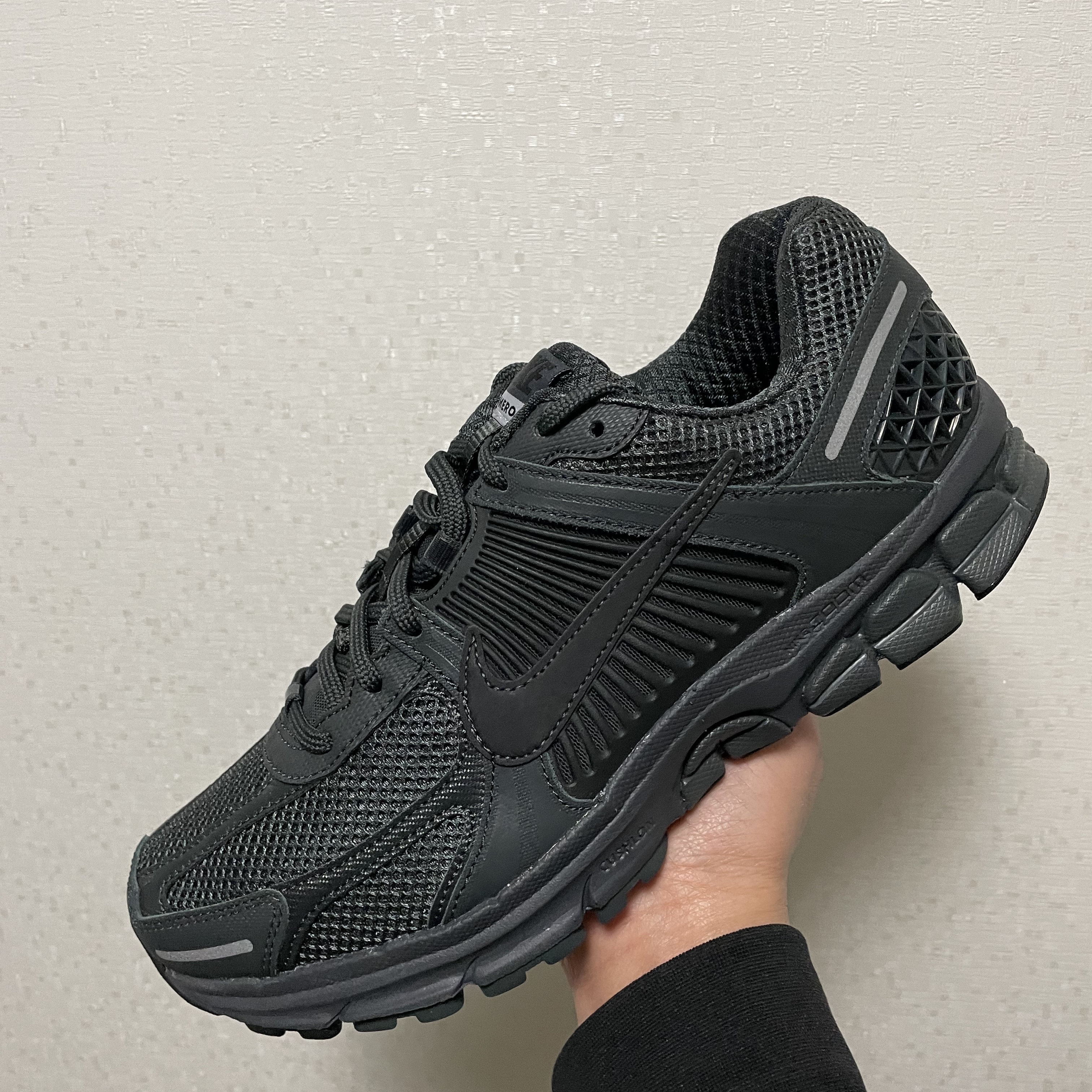 Nike Zoom Vomero 5 SP Anthracite 2023 착용 스타일 - 2