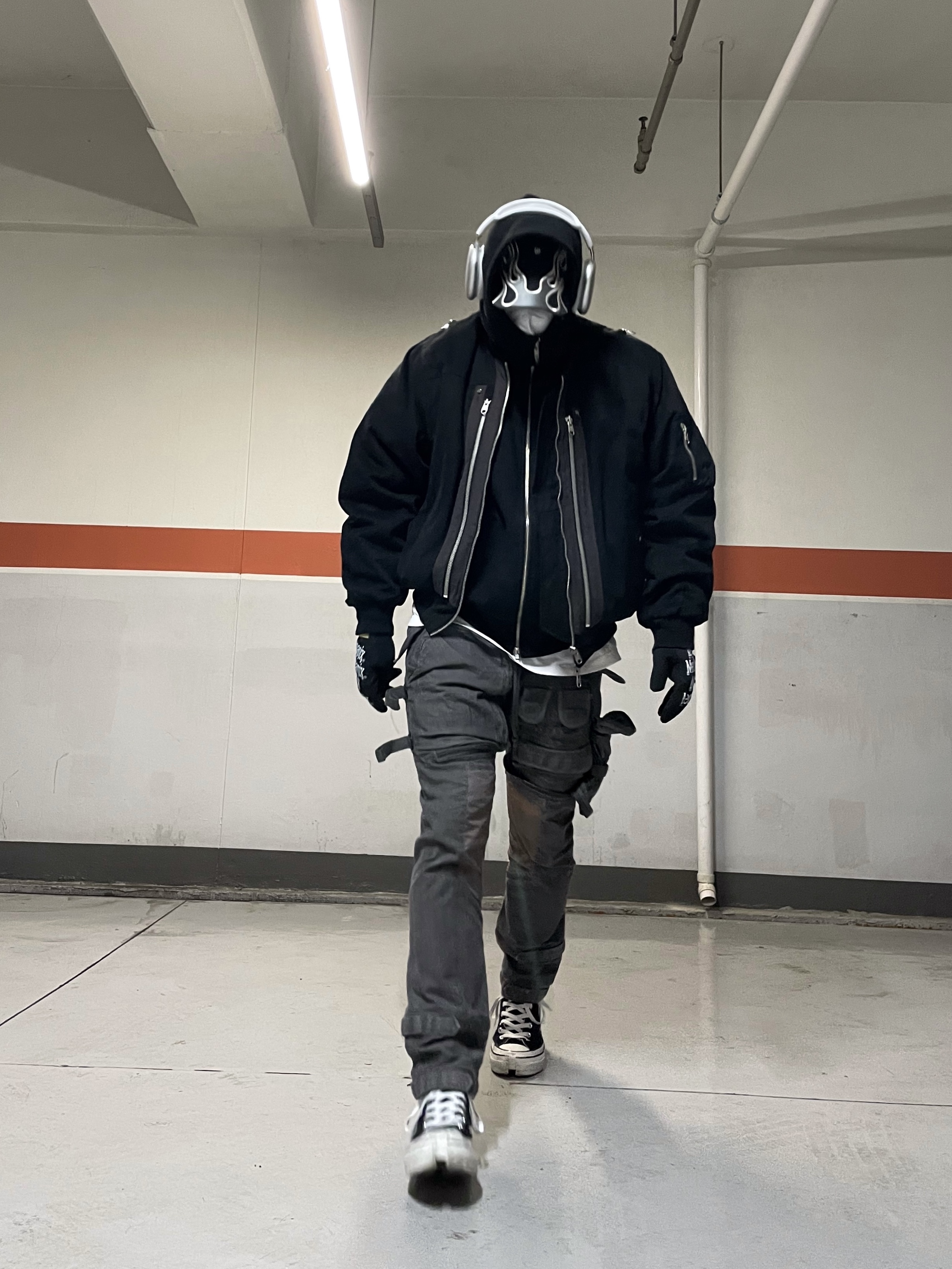 Undermycar Rumlow Back Zip Cotton Garment Bomber Dark Gull - 22FW, Converse x Feng Chen Wang Chuck 70 2-in-1 Natural Ivory Black 착용 스타일 - 4