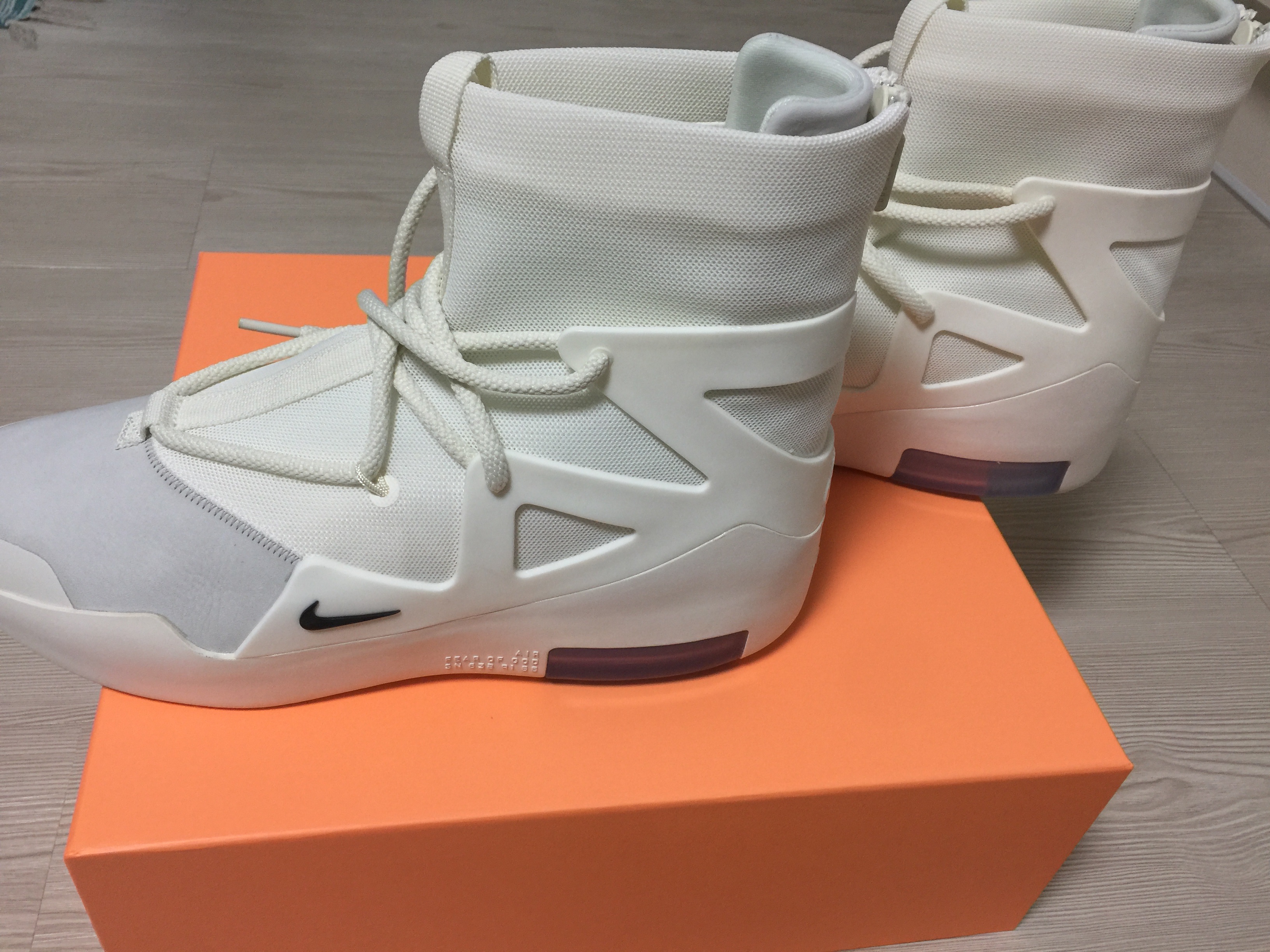 Nike x Fear of God Air Fear of God 1 Sail 착용 스타일 - 3