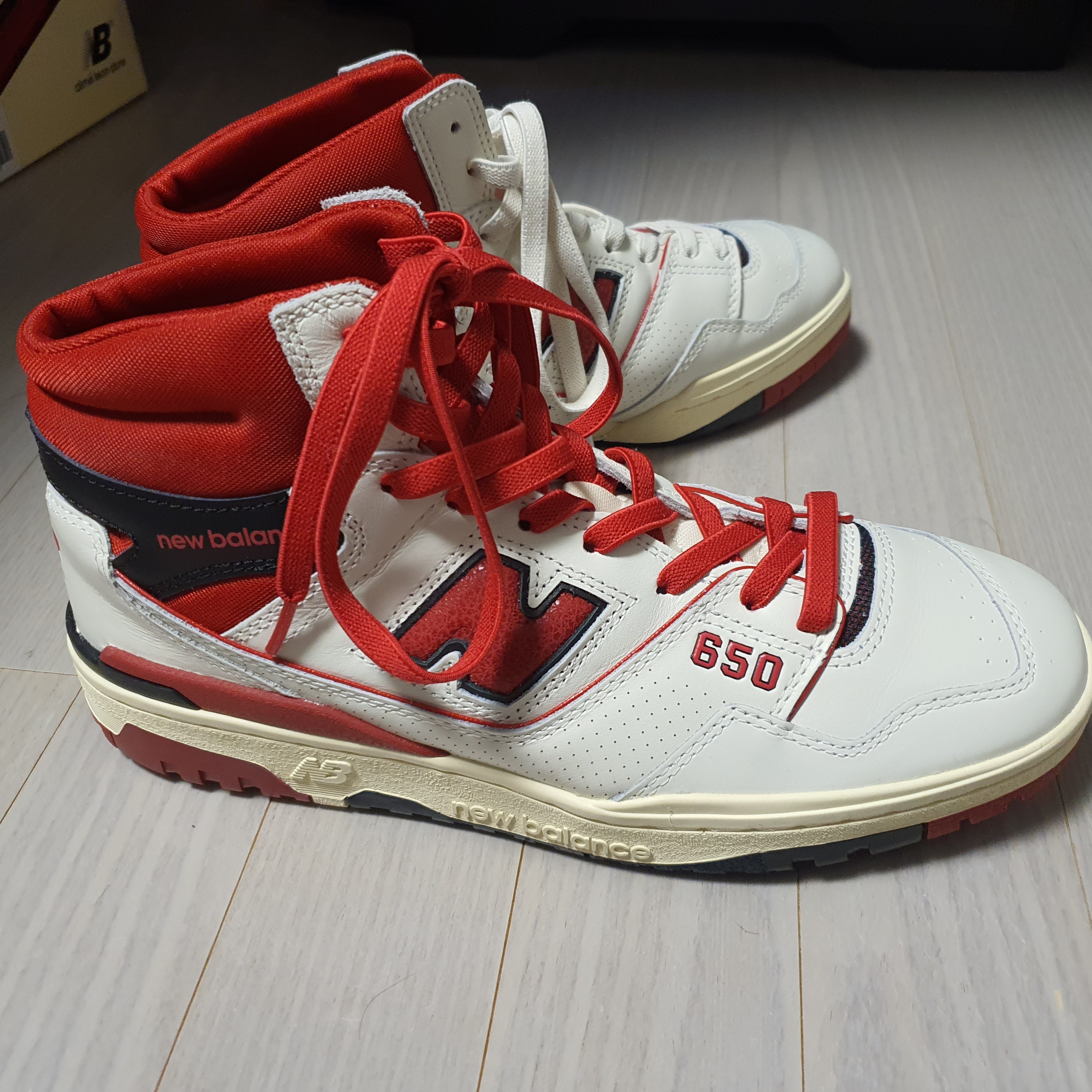 New Balance x Aime Leon Dore 650R White Red 착용 스타일 - 2