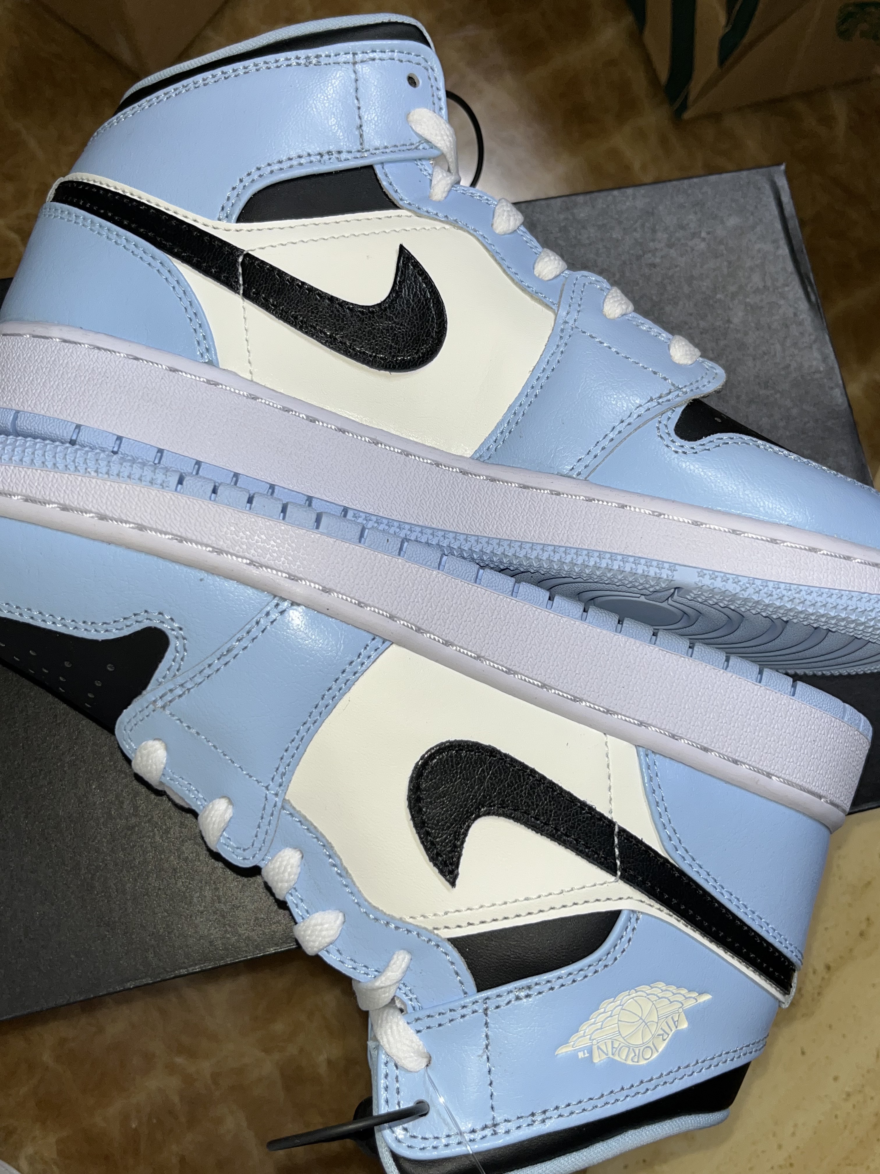 (GS) Jordan 1 Mid Ice Blue Black 착용 스타일