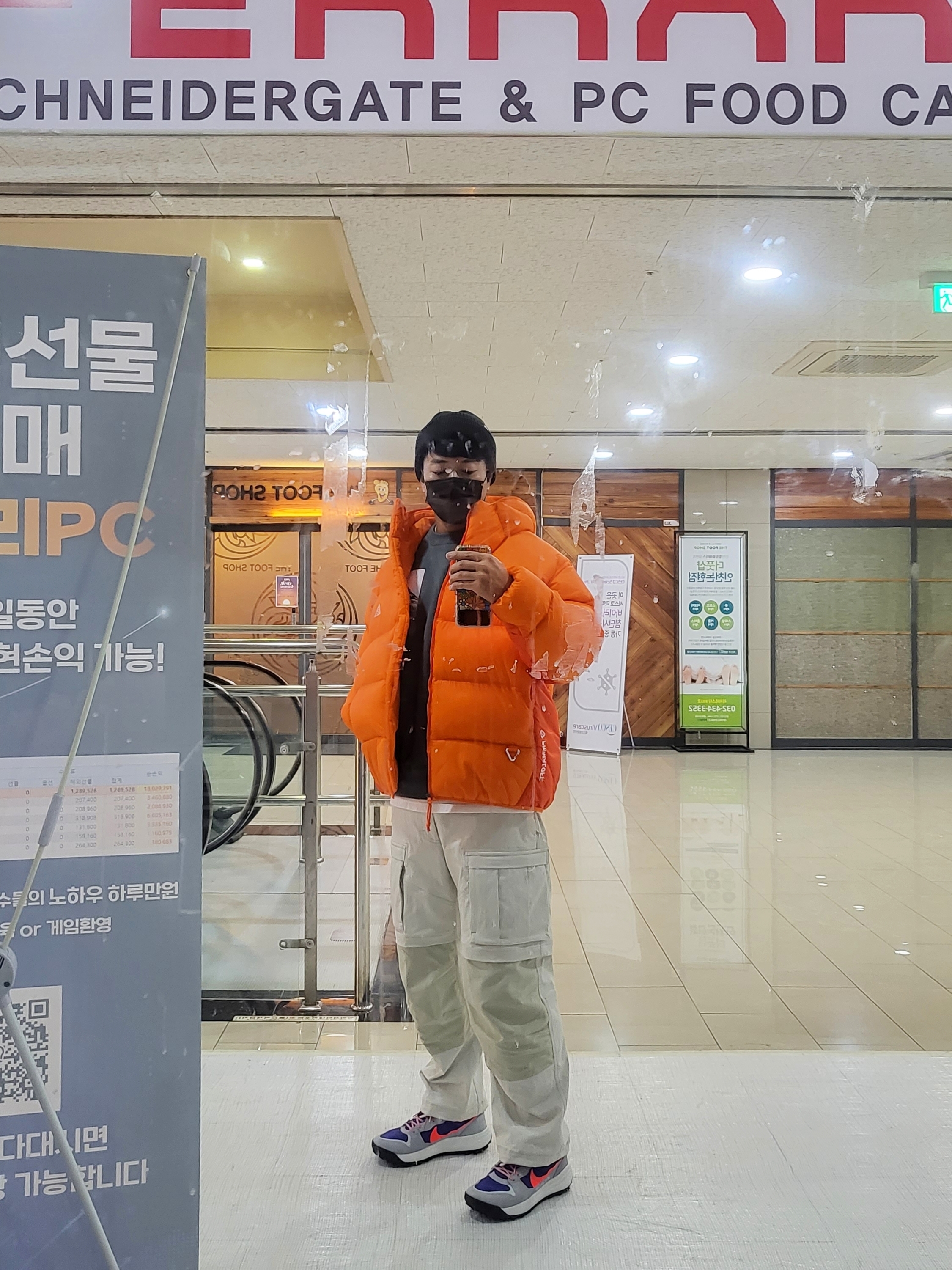Nike ACG Therma-Fit ADV Lunar Lake Puffer Jacket Safety Orange - Asia, Nike ACG Smith Summit Cargo Pants Light Bone - Asia 착용 스타일