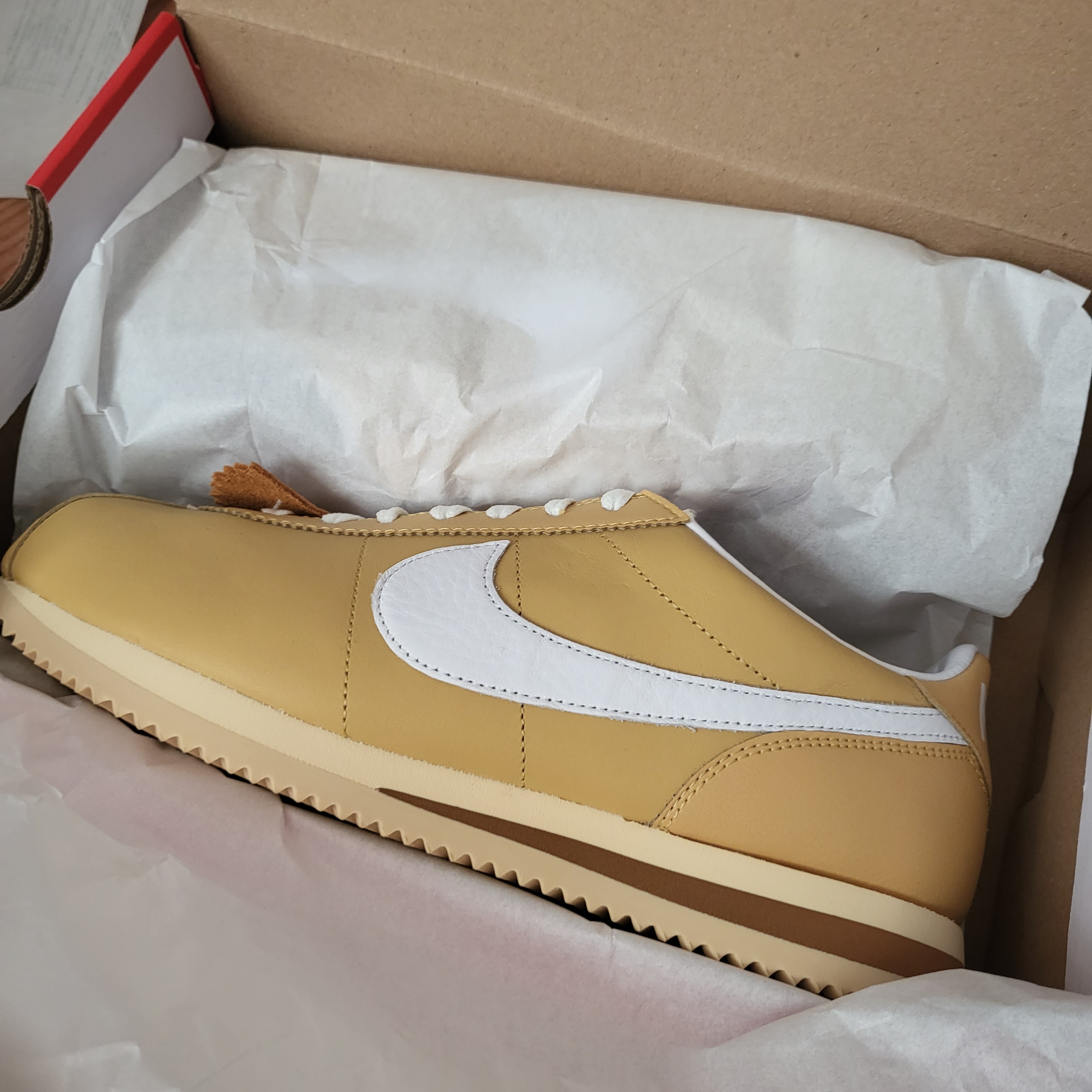 Nike Cortez 23 SE Wheat Gold 착용 스타일