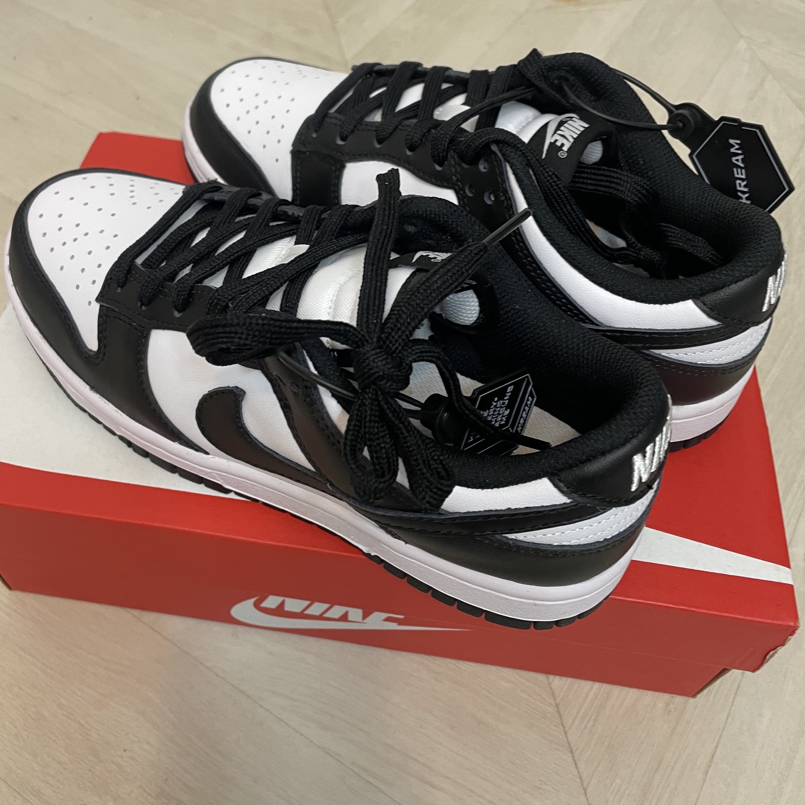 (W) Nike Dunk Low Black 착용 스타일
