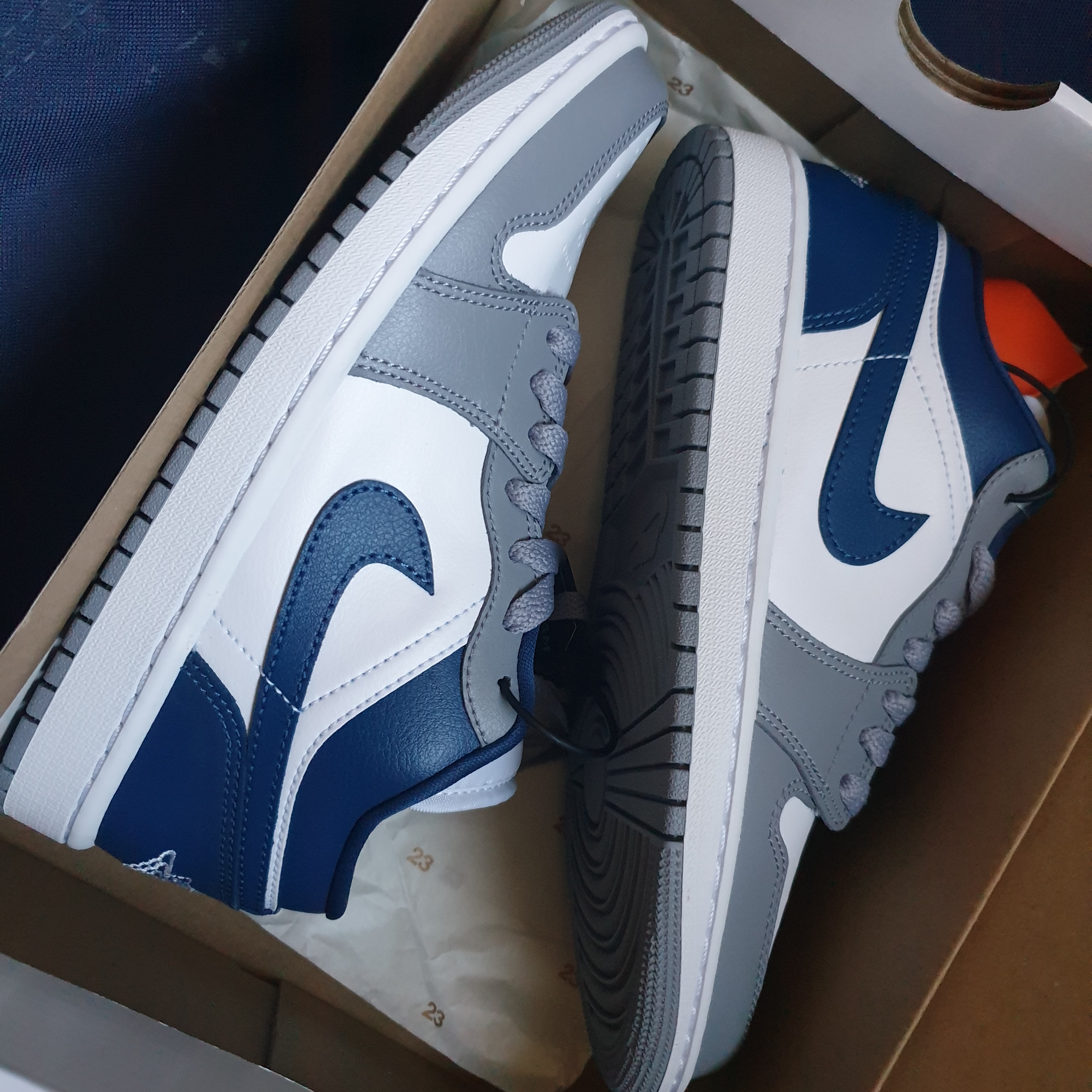 (W) Jordan 1 Low White Grey Blue 착용 스타일 - 2