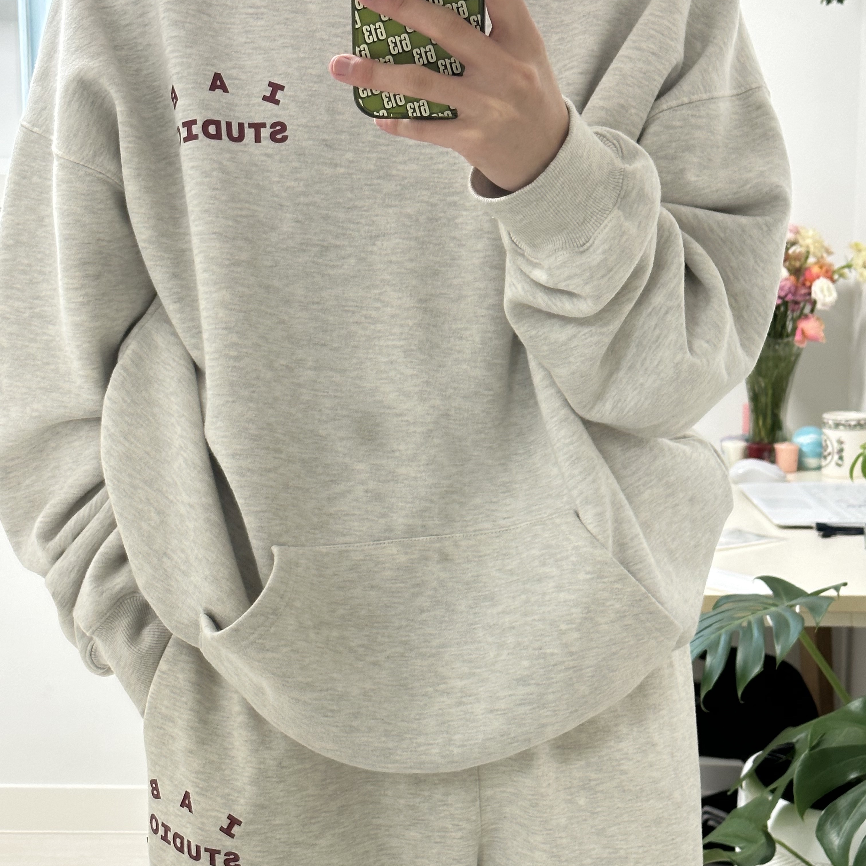 IAB Studio Hoodie Oatmeal Burgundy, IAB Studio Sweatpants Oatmeal Burgundy - 22SS 착용 스타일