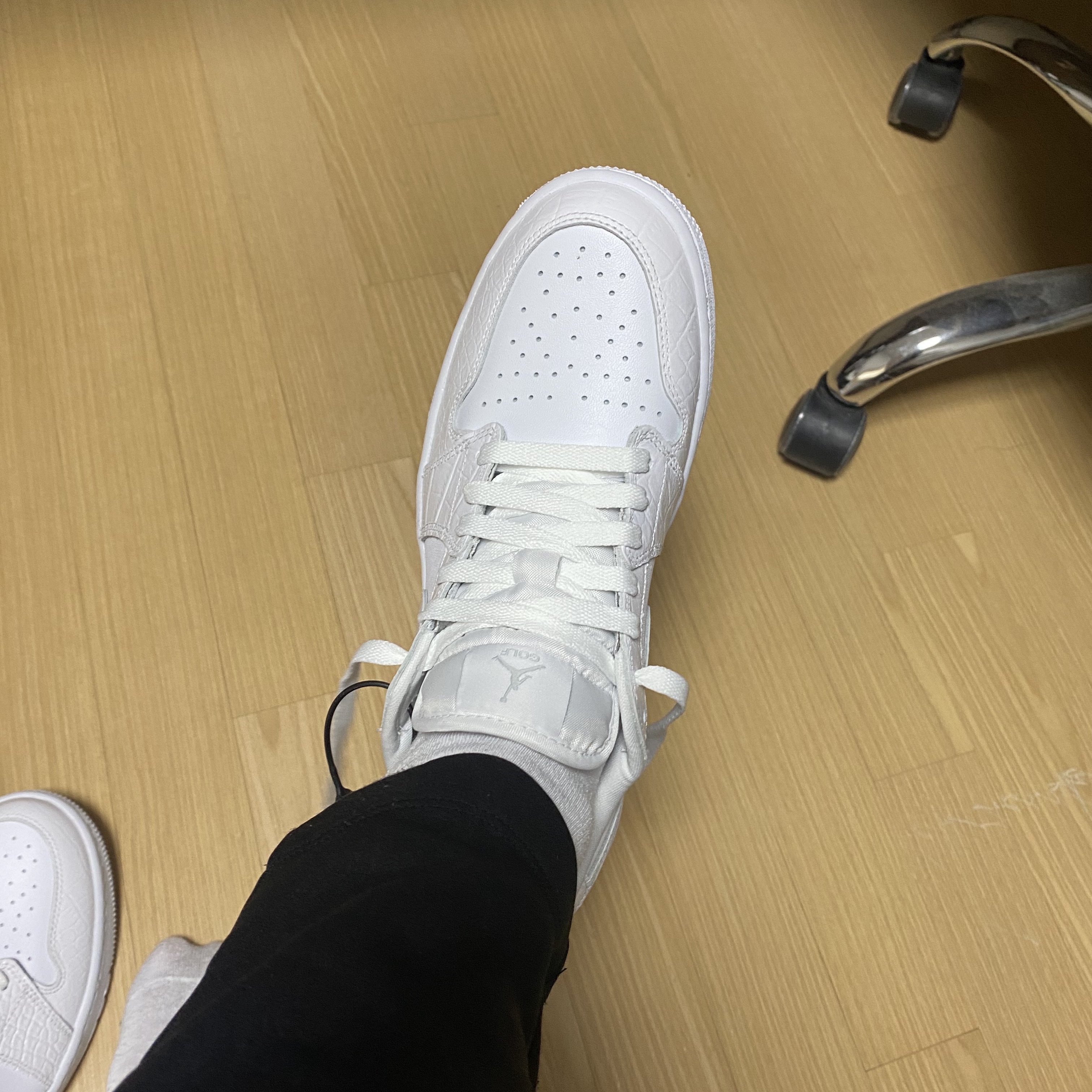Jordan 1 Low Golf Pure Platinum 착용 스타일 - 3