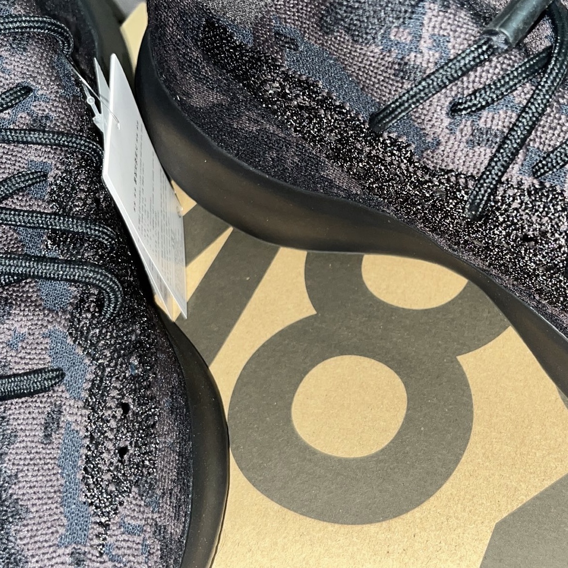 Adidas Yeezy Boost 380 Onyx - Non-Reflective 착용 스타일