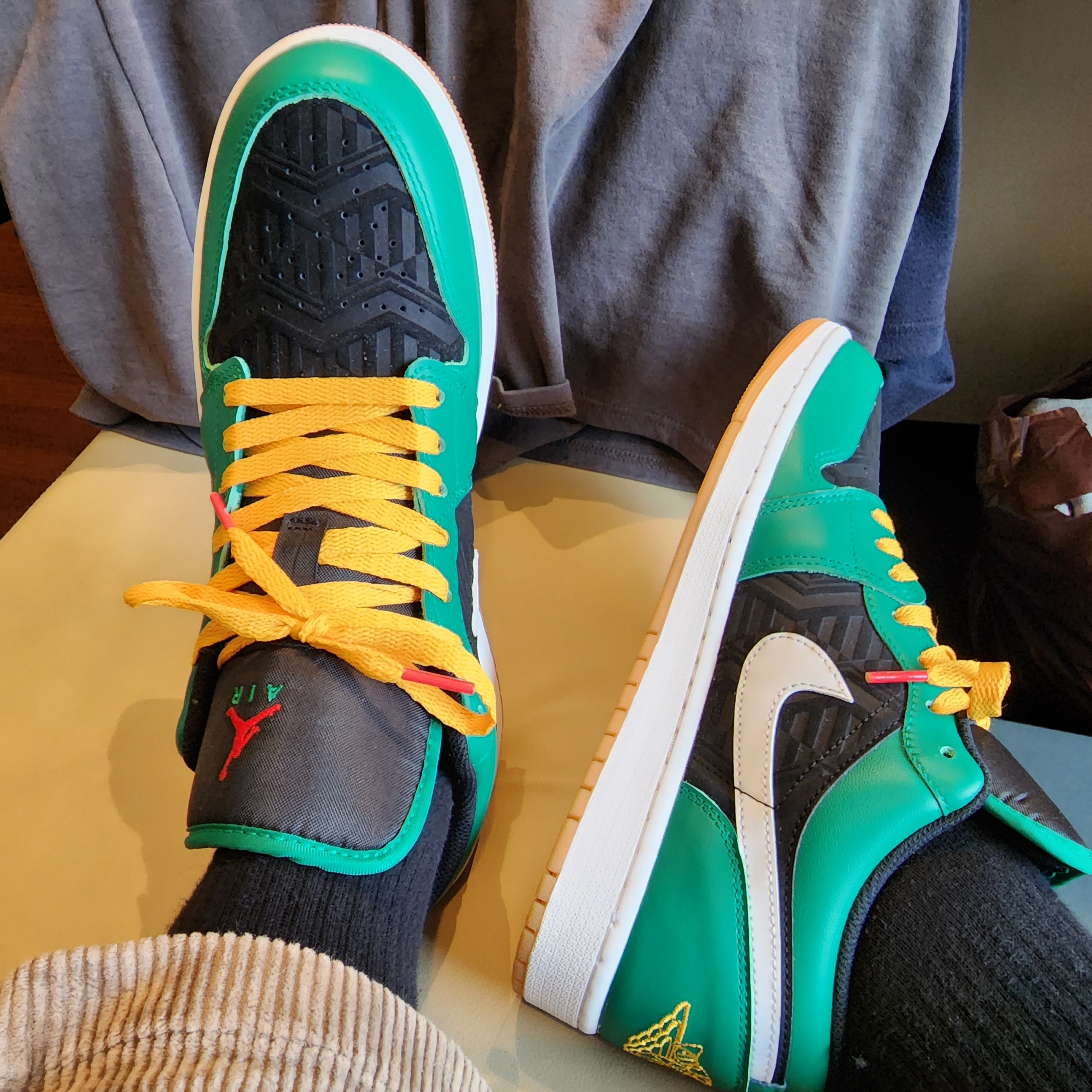 (GS) Jordan 1 Low SE Malachite Black 착용 스타일
