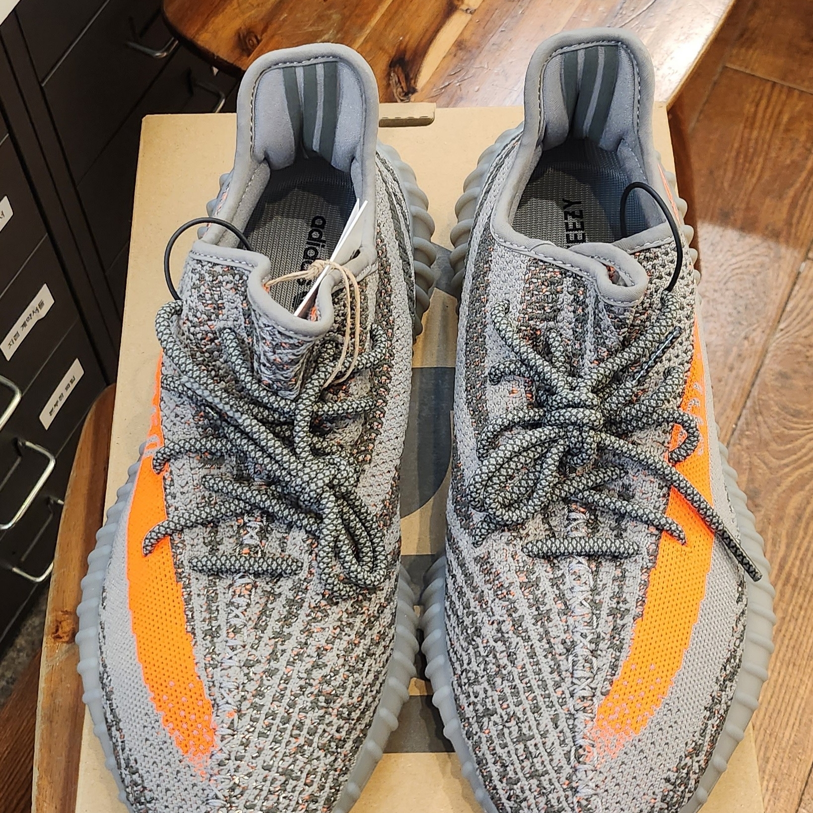 Adidas Yeezy Boost 350 V2 Beluga - Reflective 착용 스타일 - 2