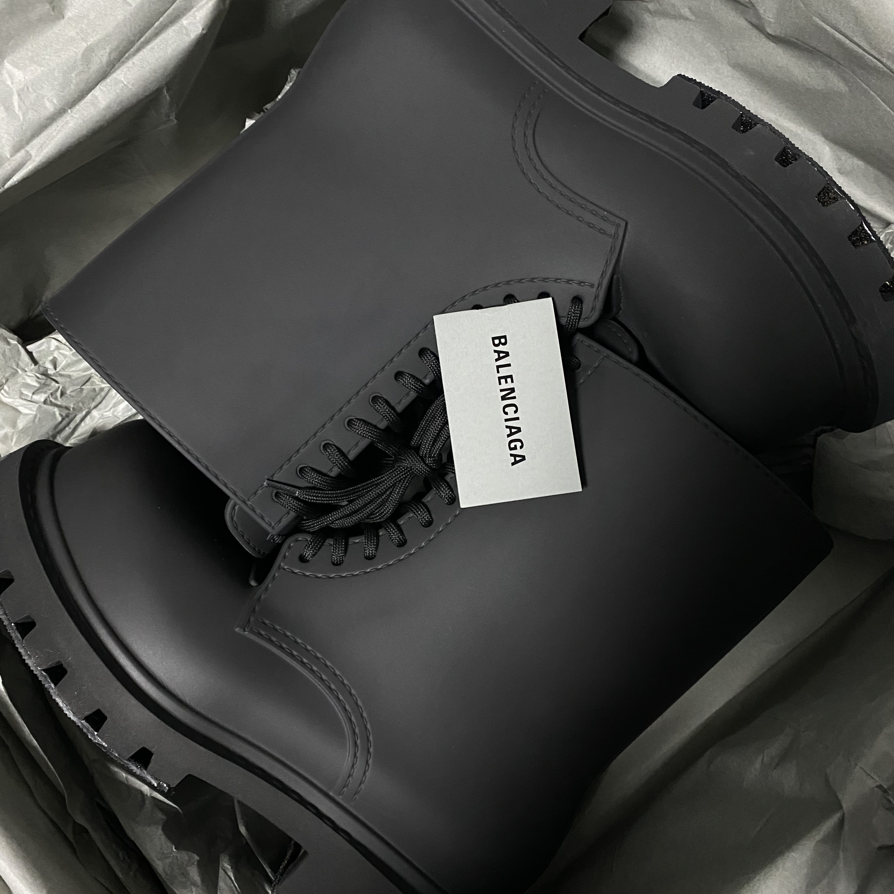 Balenciaga XL Army Boots Full Eva Black, Yeezy Gap Engineered By Balenciaga Flame Cap Black 착용 스타일 - 3