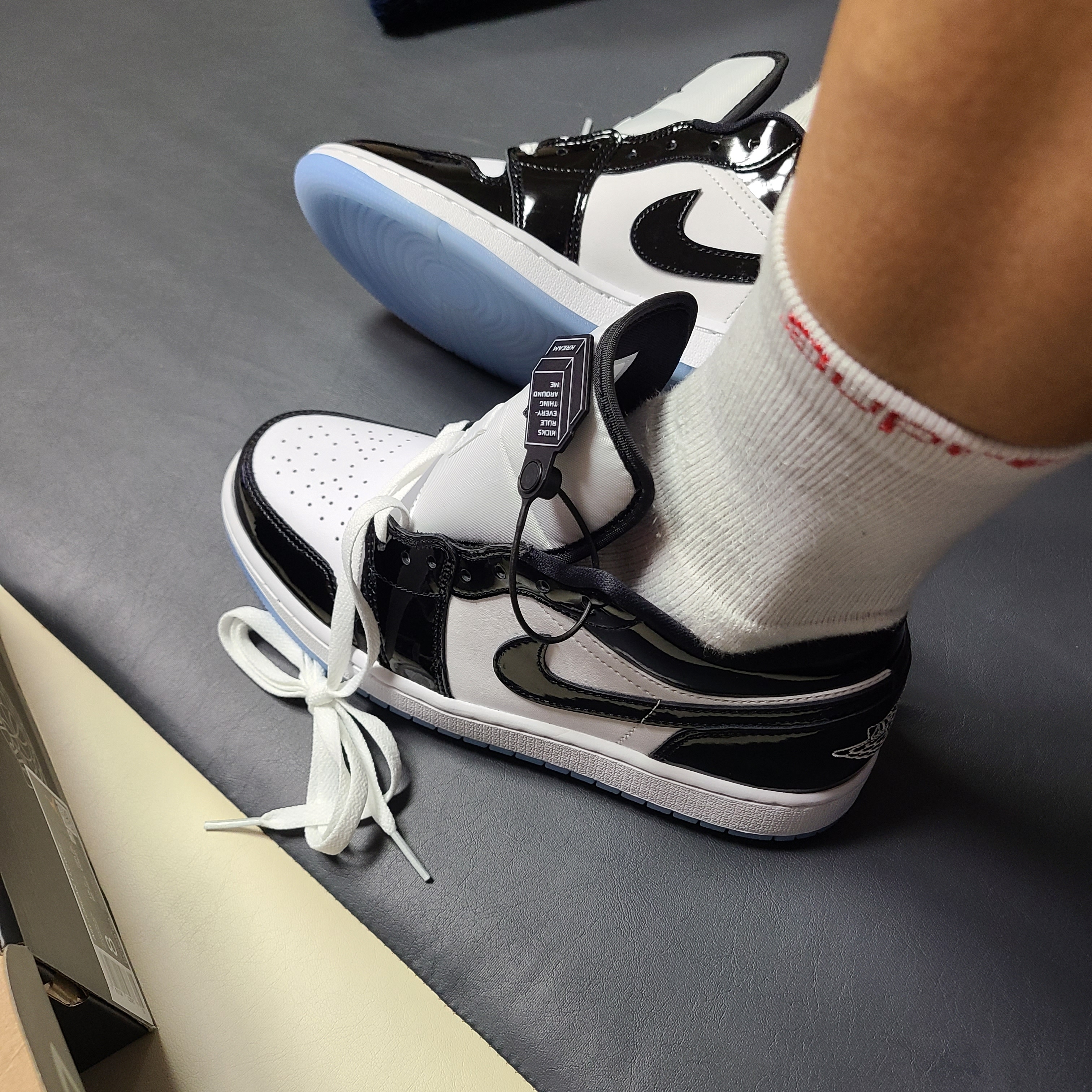 Jordan 1 Low SE Concord 착용 스타일 - 1