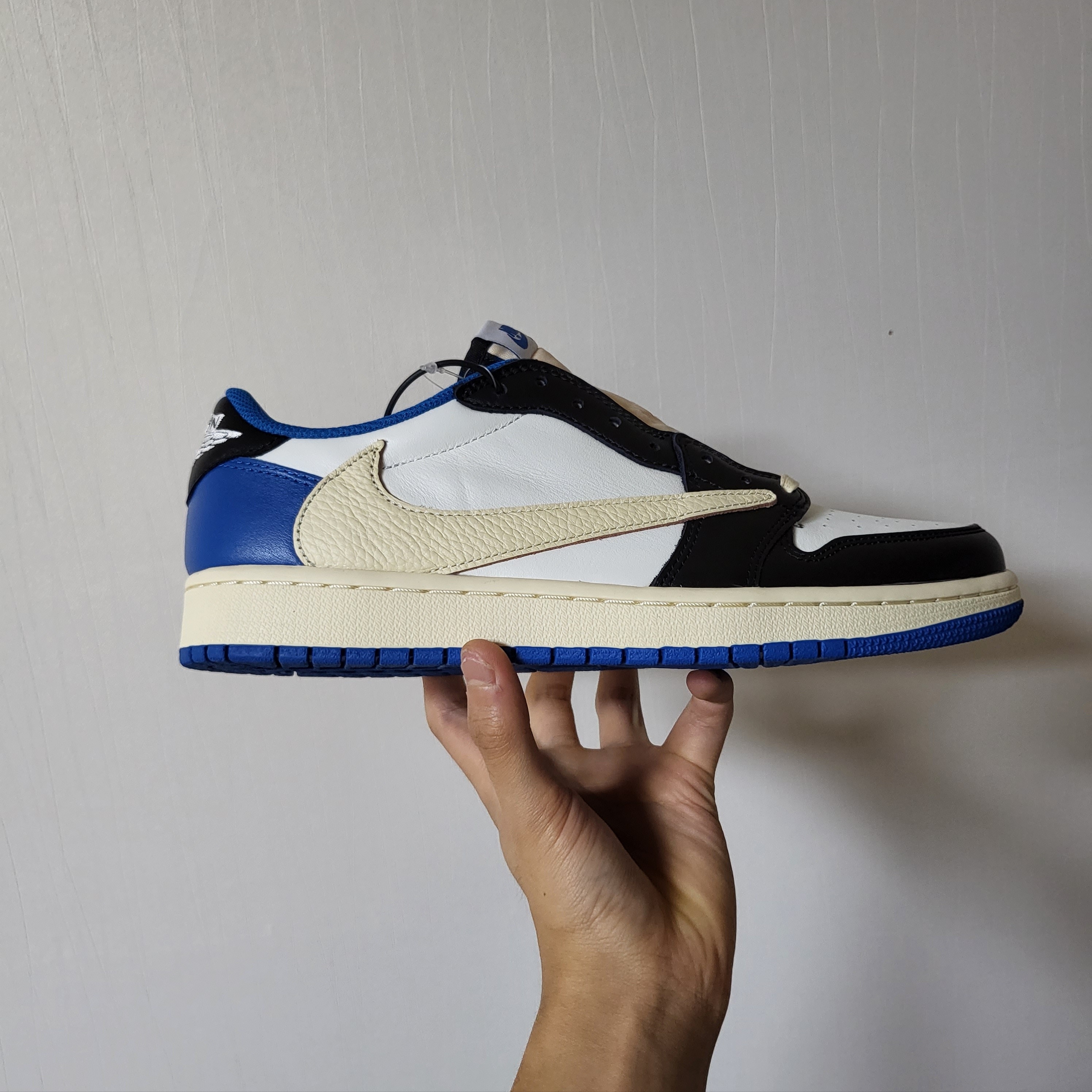 Jordan 1 x Travis Scott x Fragment Retro Low OG SP Military Blue 착용 스타일 - 2