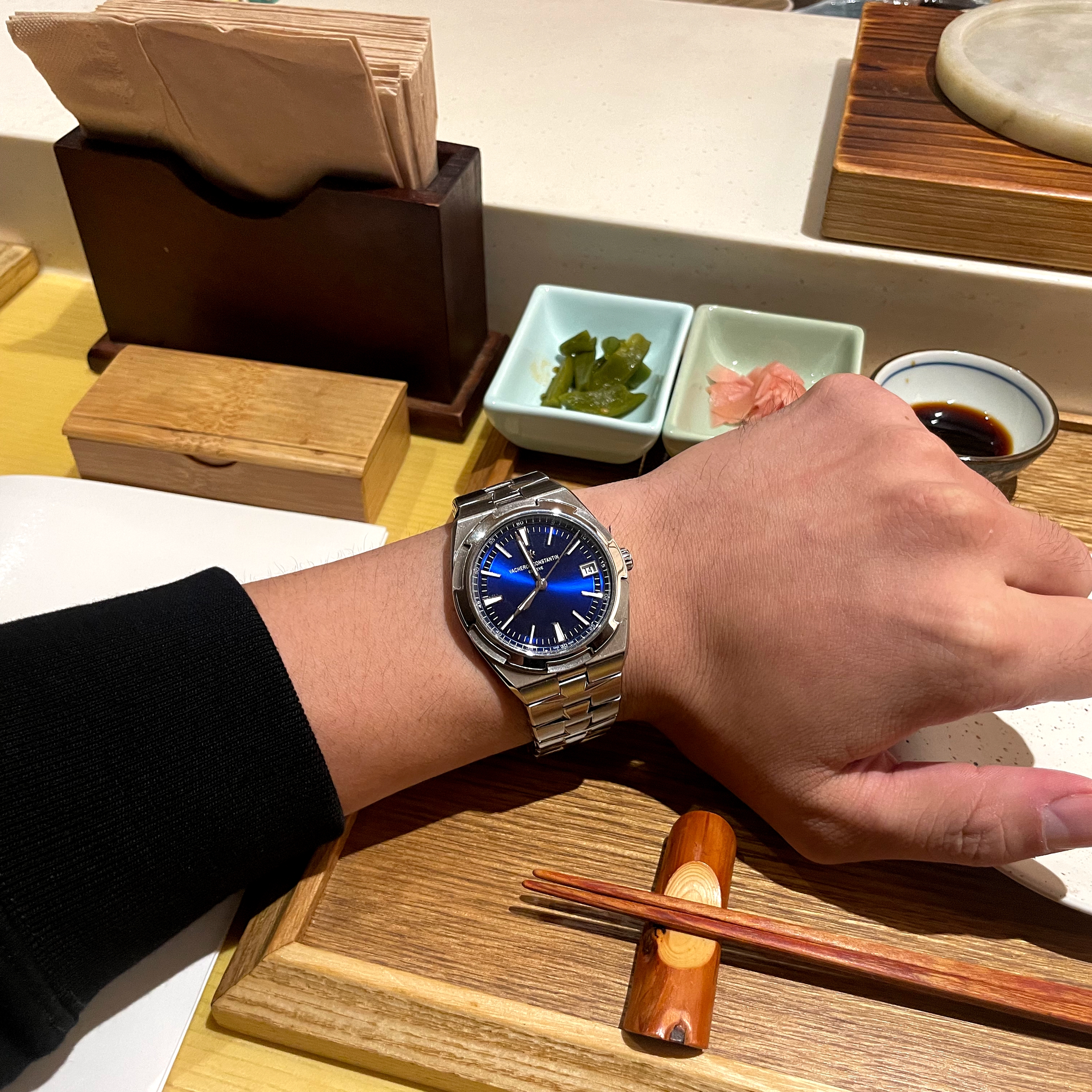 Vacheron Constantin Overseas 41mm Caliber 5100 Steel Blue 착용 스타일