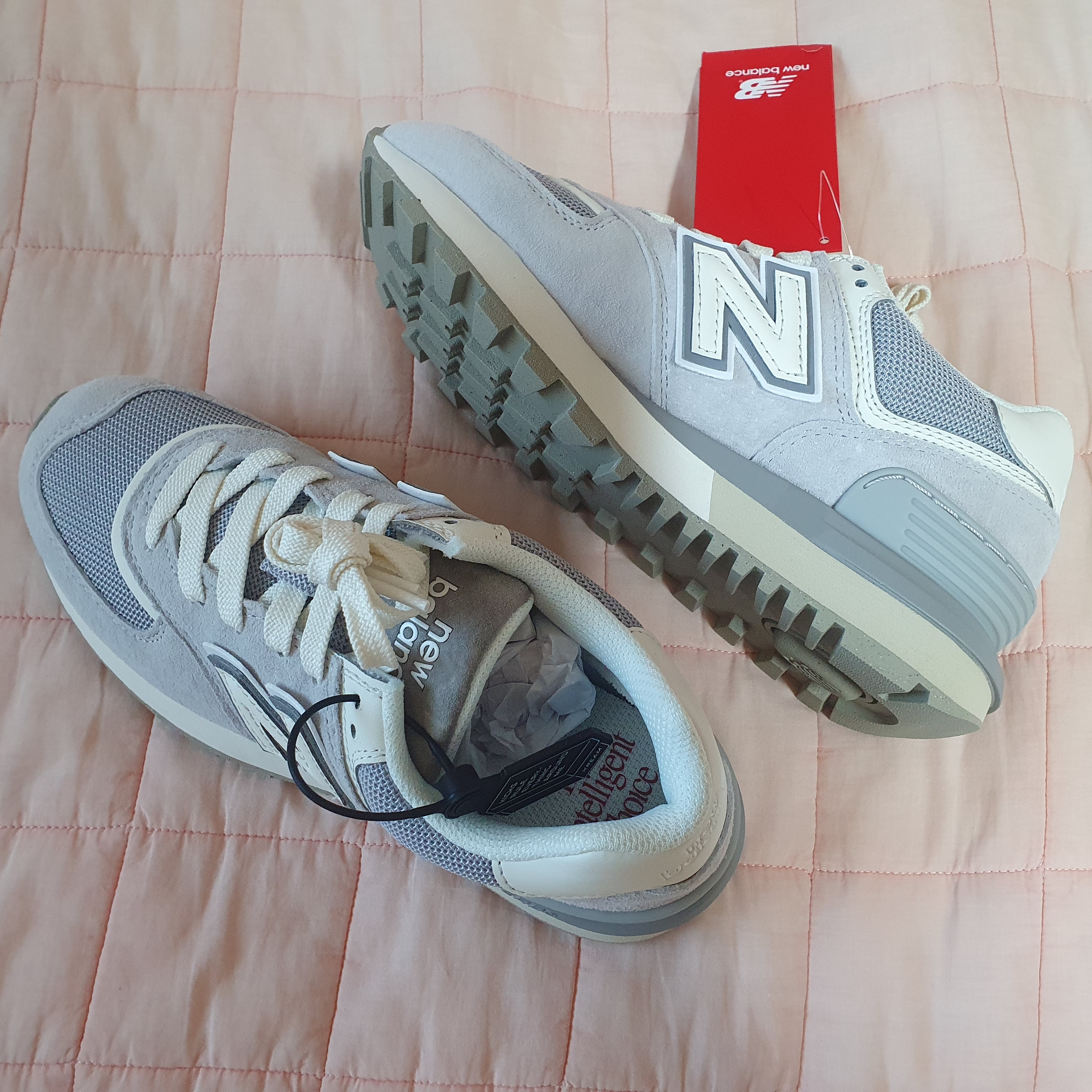 New Balance 574 Legacy Grey Sea Salt 착용 스타일