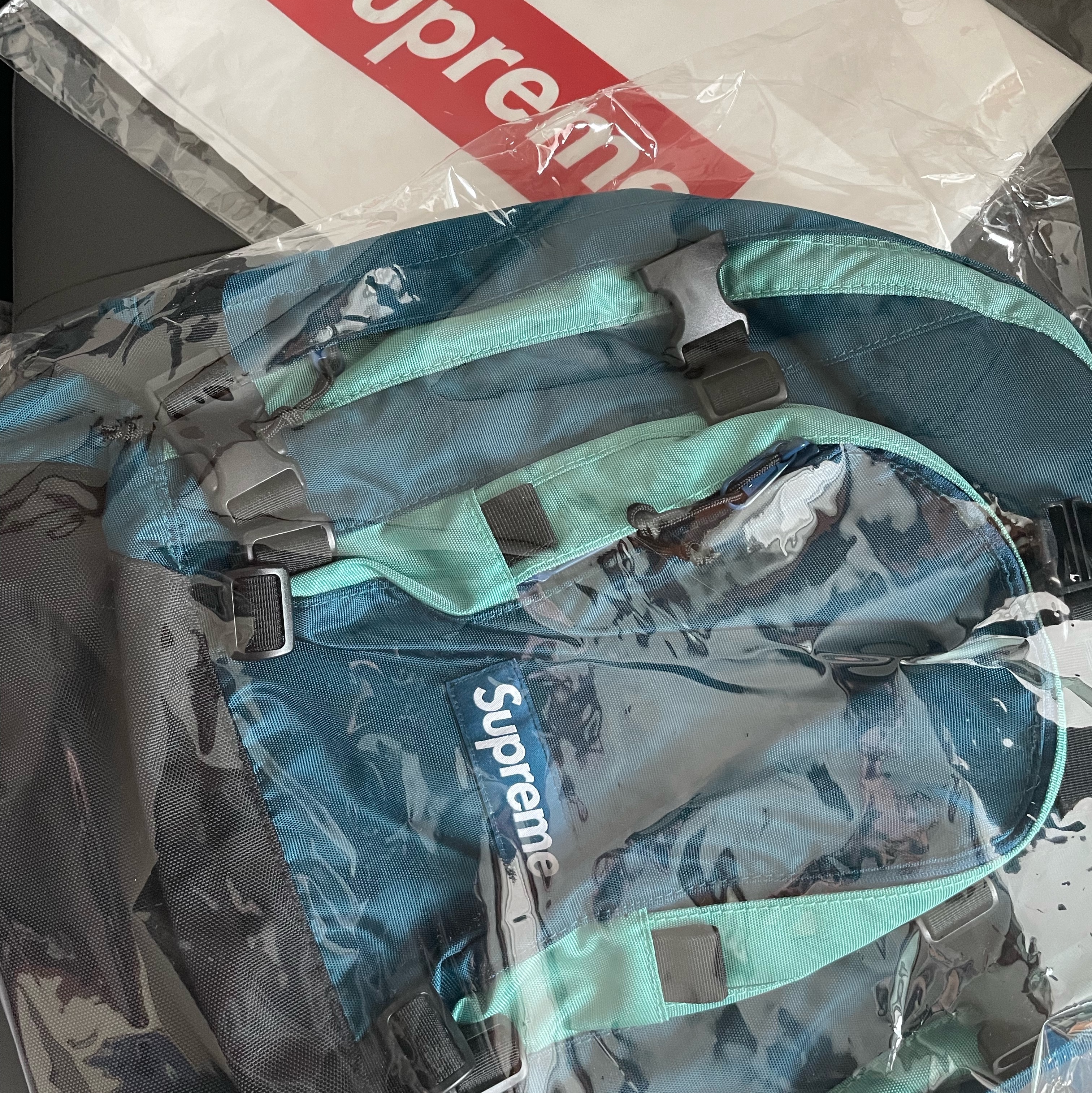 Supreme Backpack Dark Teal - 19FW 착용 스타일