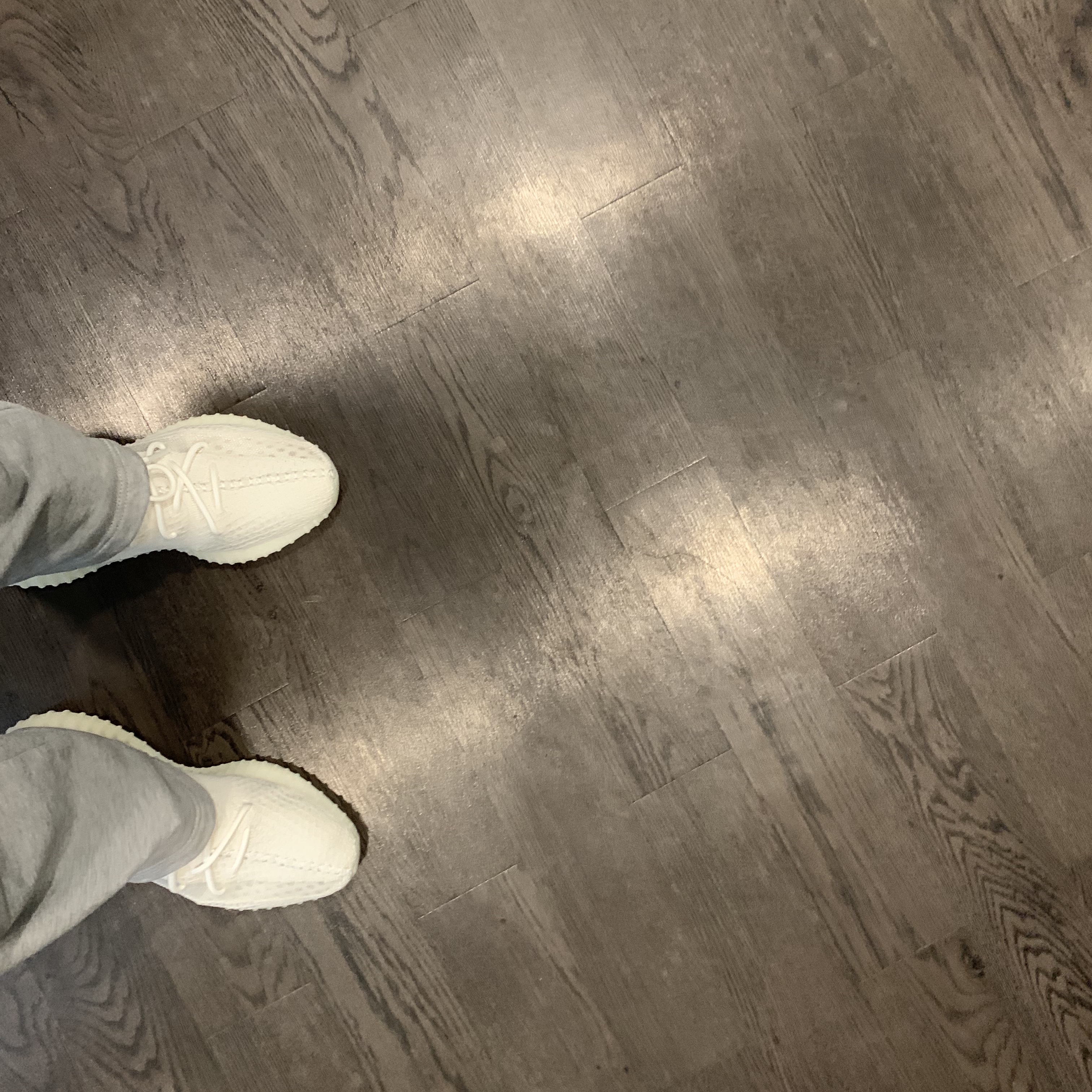 Adidas Yeezy Boost 350 V2 Bone 착용 스타일