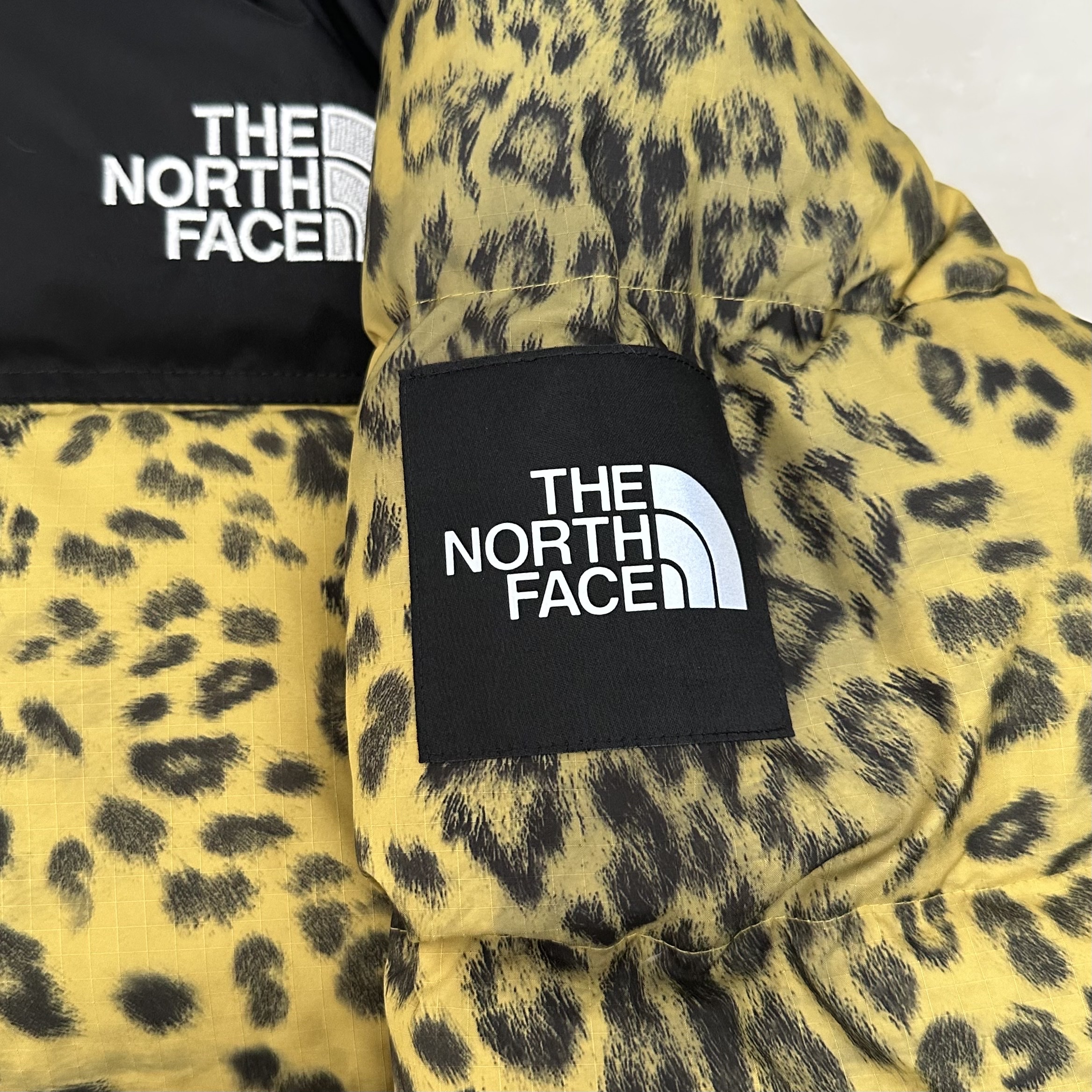 The North Face White Label Novelty Nuptse Down Jacket P Gold 착용 스타일 - 2