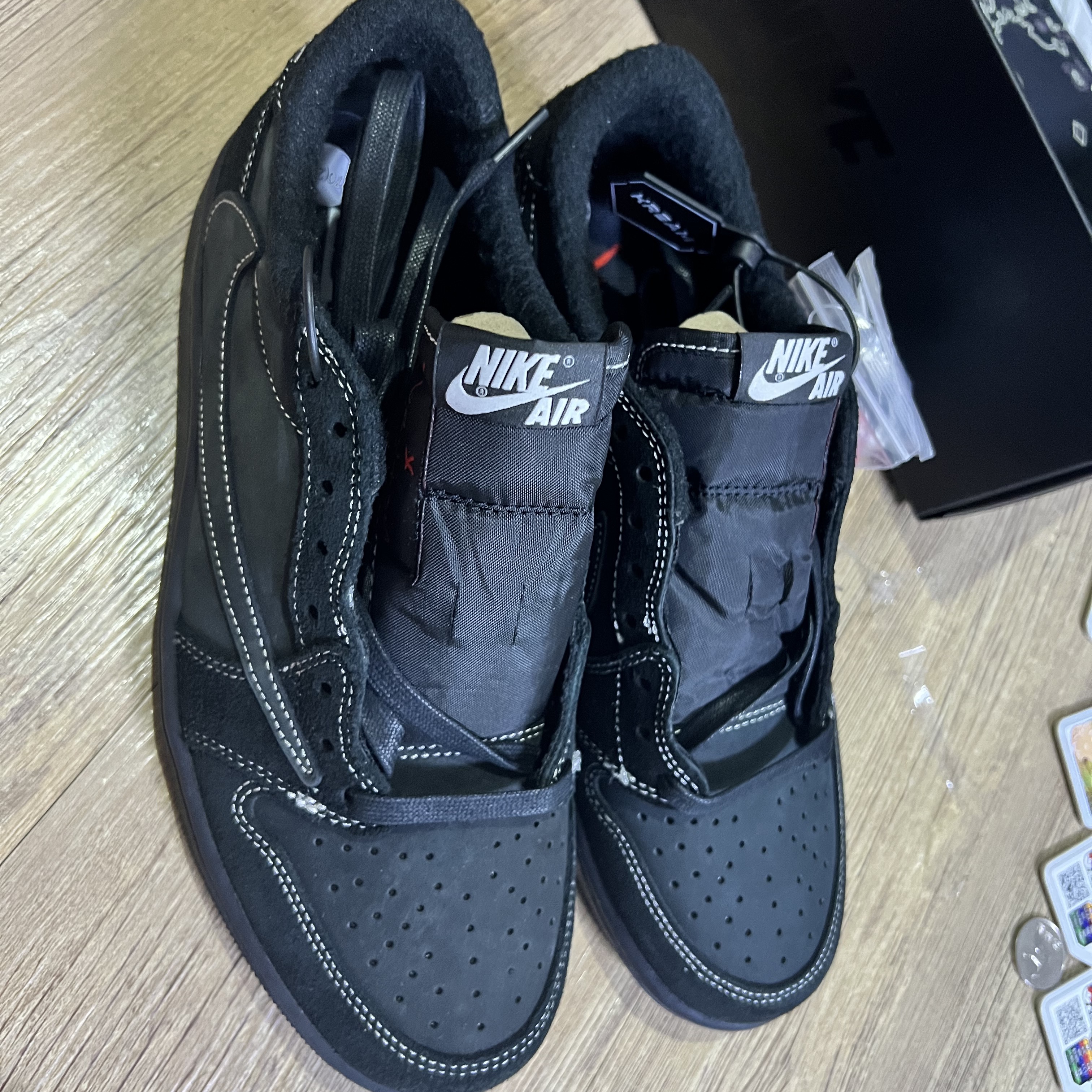 Jordan 1 x Travis Scott Retro Low OG SP Black Phantom 착용 스타일 - 2